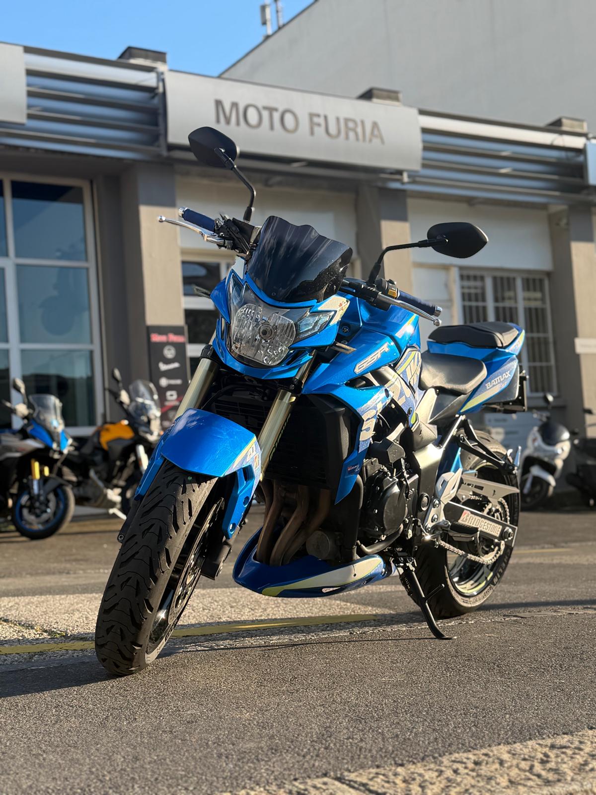 SUZUKI GSR 750 ABS-showroom-element-1