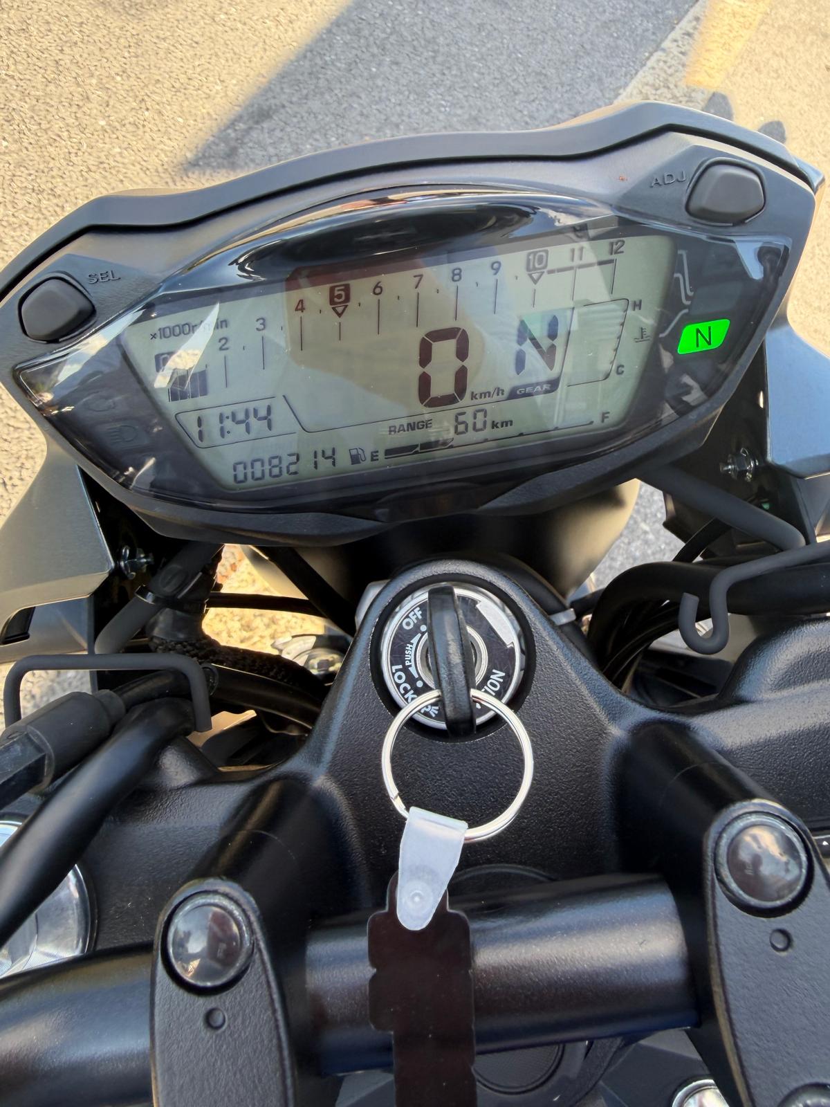SUZUKI GSR 750 ABS-image-10