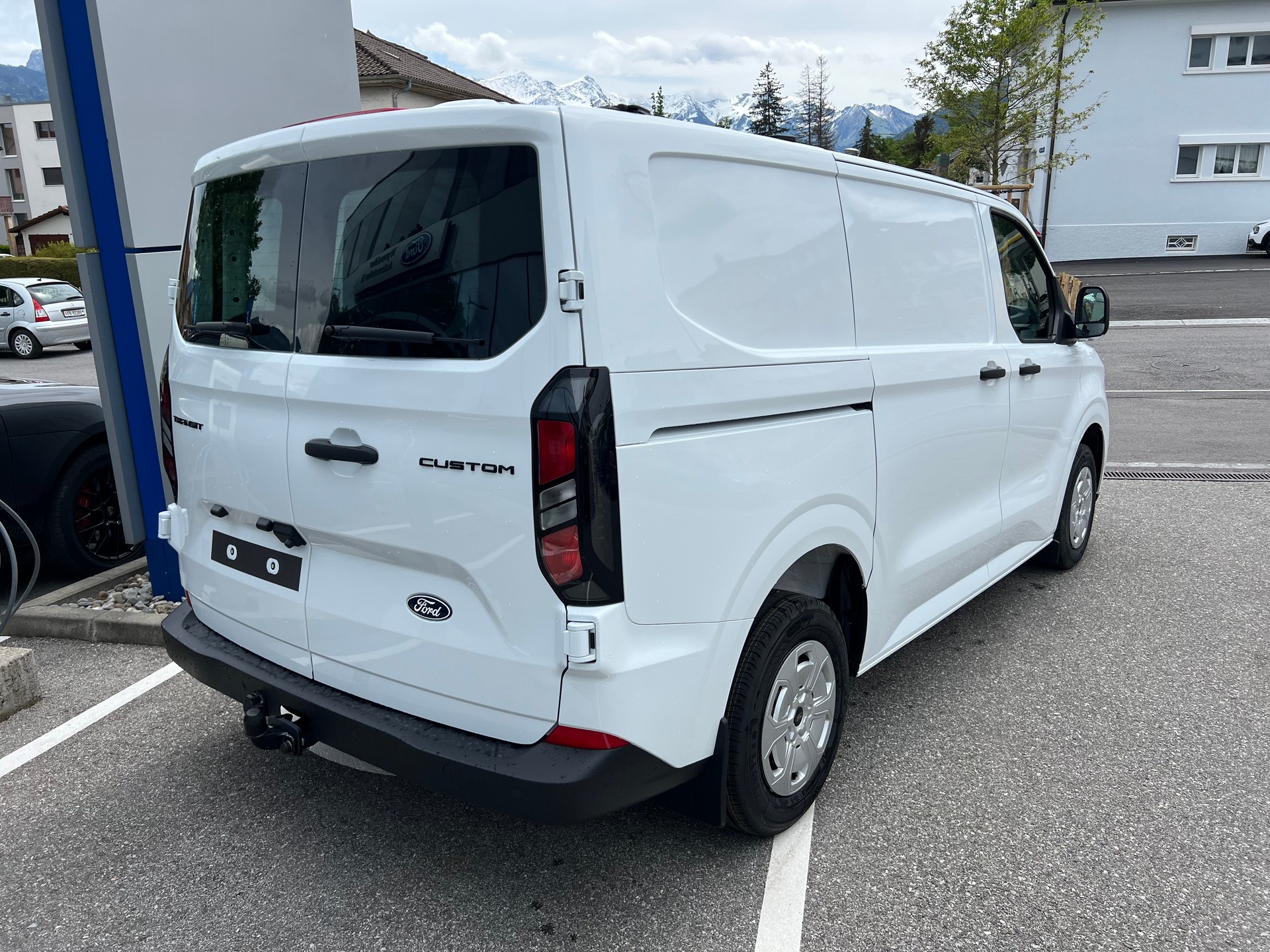 FORD Transit Custom Van 280 L1H1 Trend Automat-image-1
