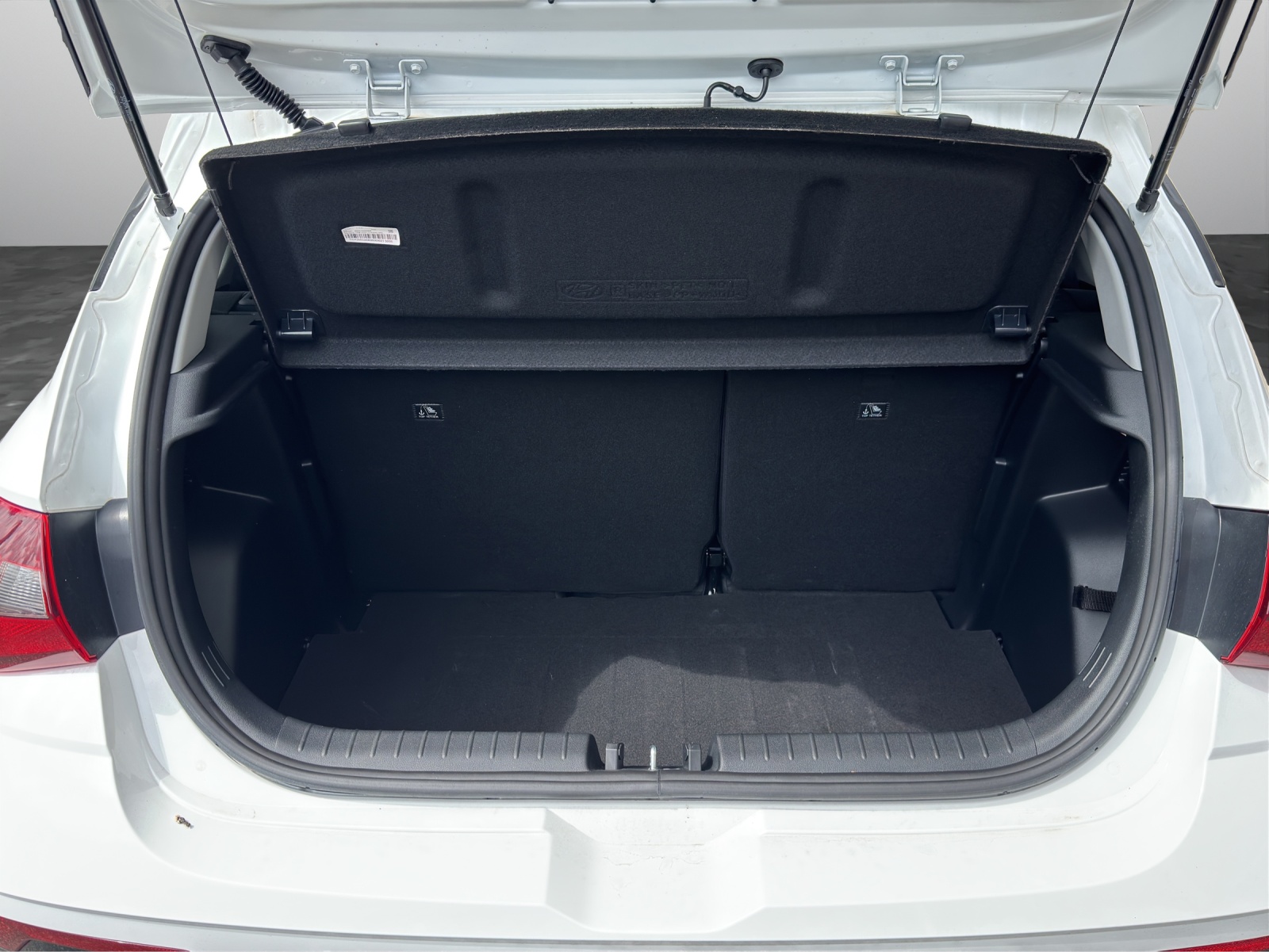 HYUNDAI i20 1.0 T-GDi Amplia Safety Pack-image-14