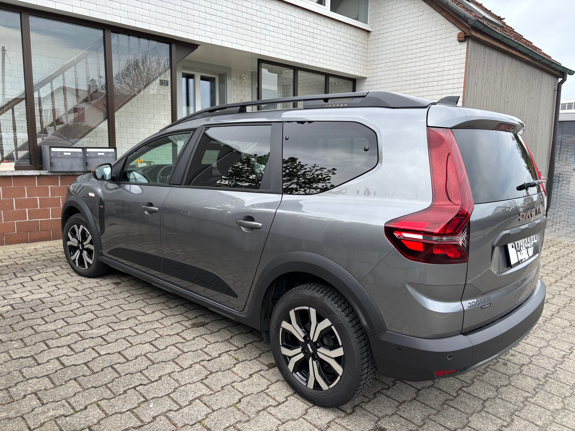 DACIA 1.6 Hybrid Extreme 7P-image-1