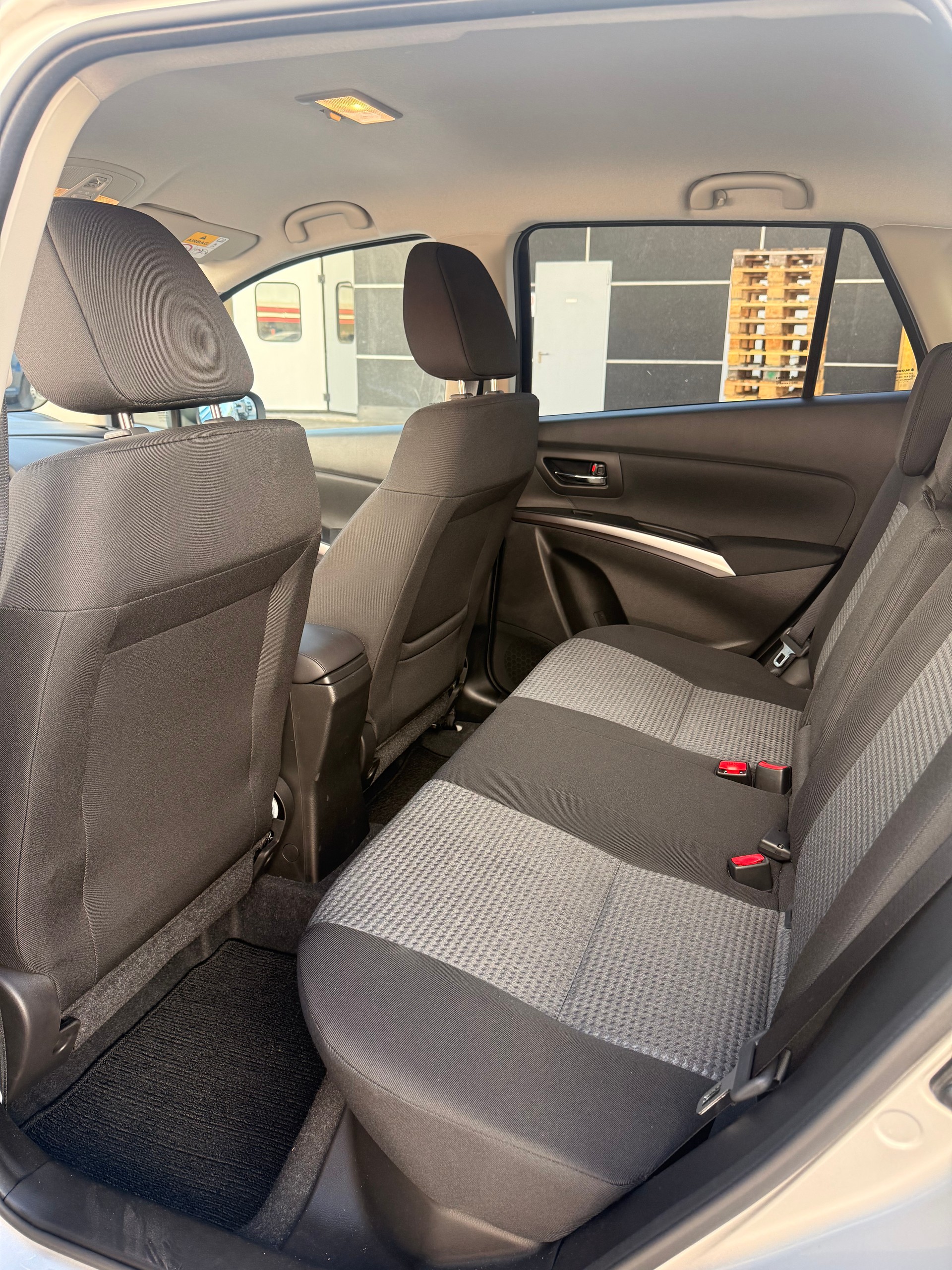 SUZUKI S-Cross 1.5 Compact Top Hybrid-image-6