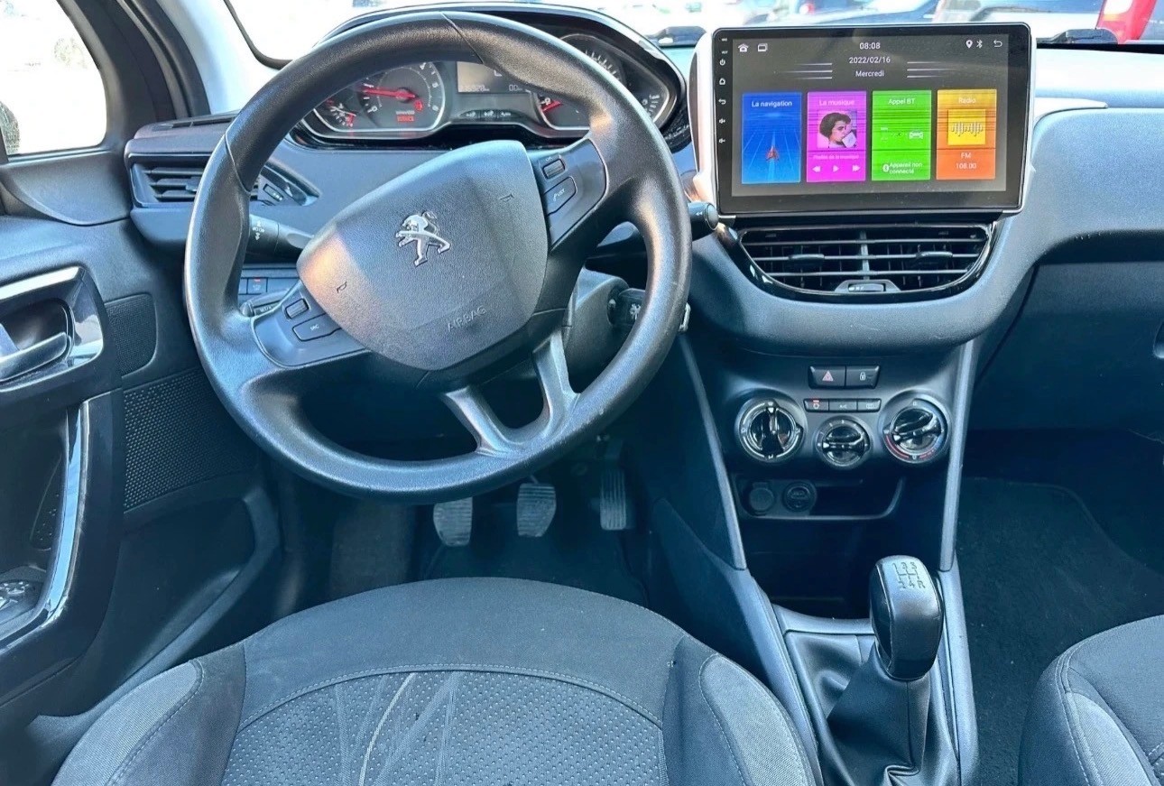 PEUGEOT 208 1.6 e-HDI Active-image-10