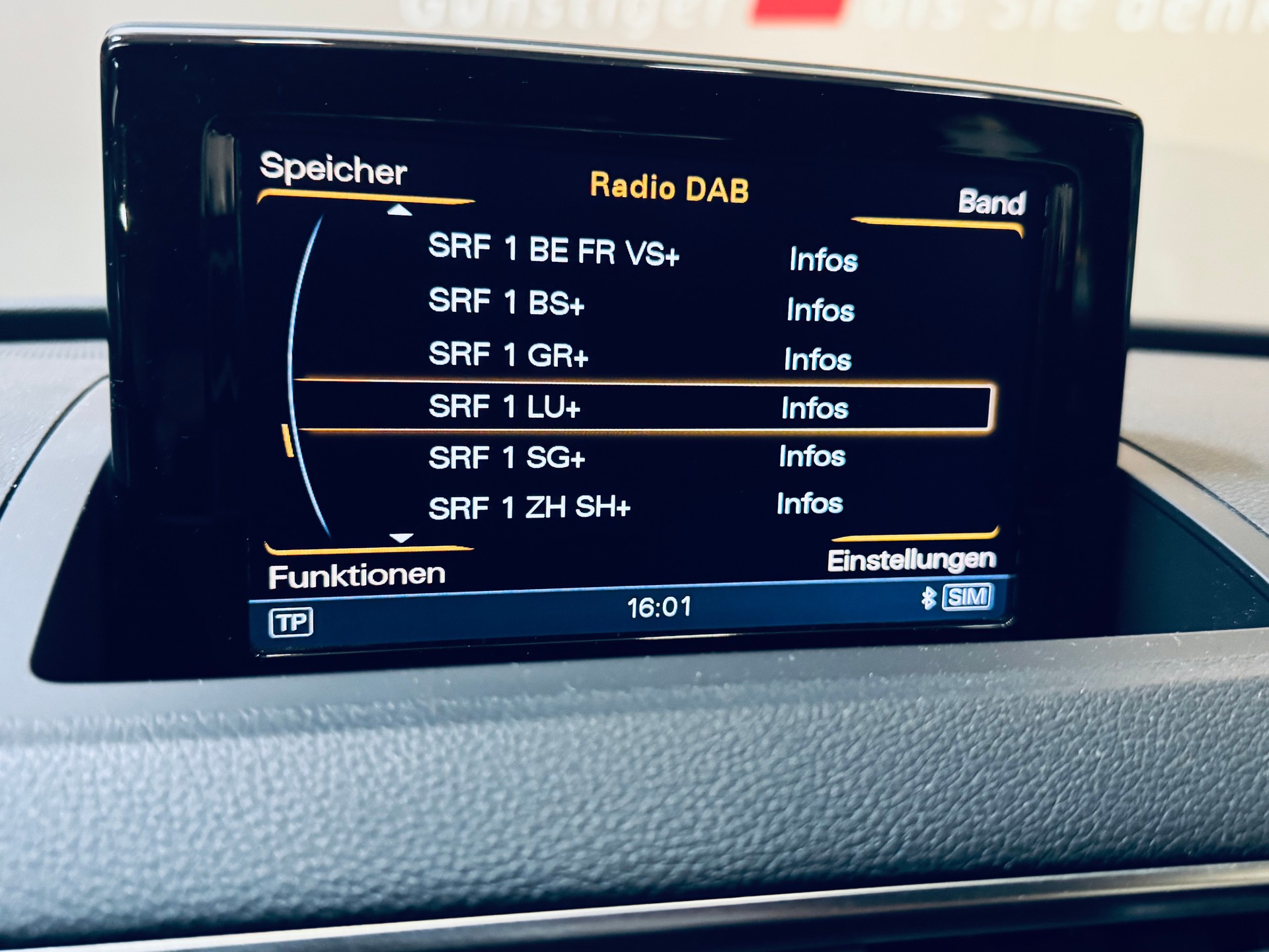 AUDI Q3 2.0 TFSI sport quattro S-tronic-image-18