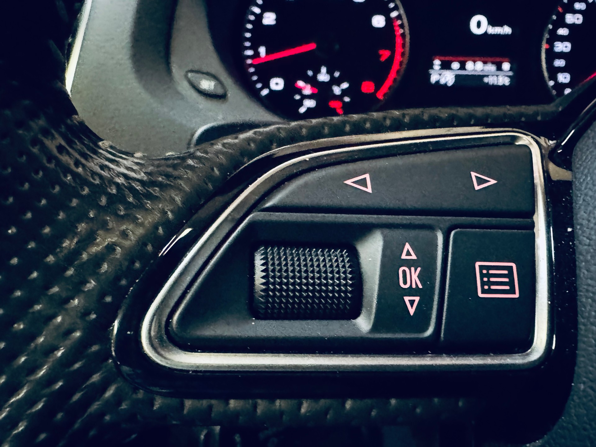 AUDI Q3 2.0 TFSI sport quattro S-tronic-image-29