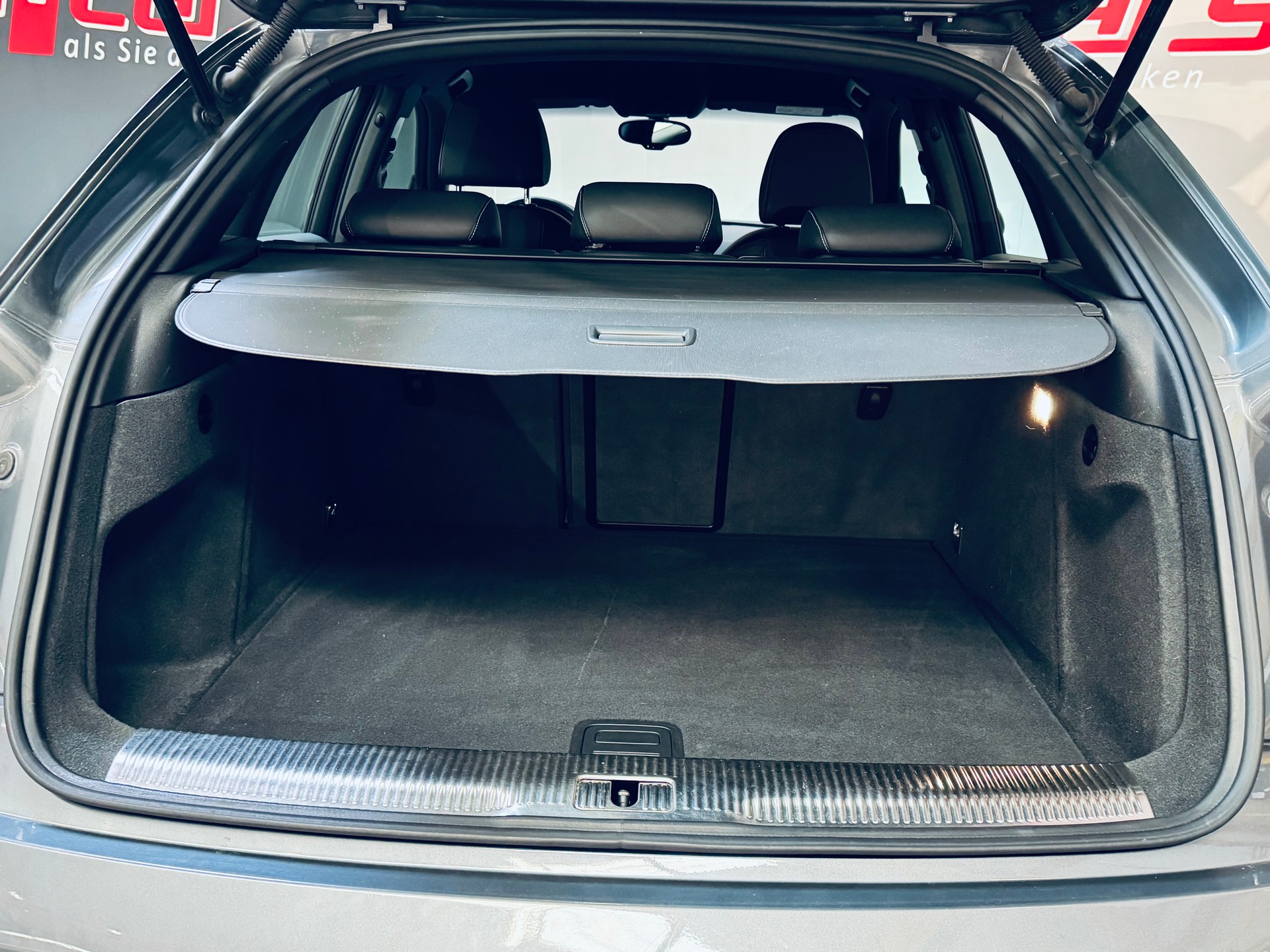 AUDI Q3 2.0 TFSI sport quattro S-tronic-image-10