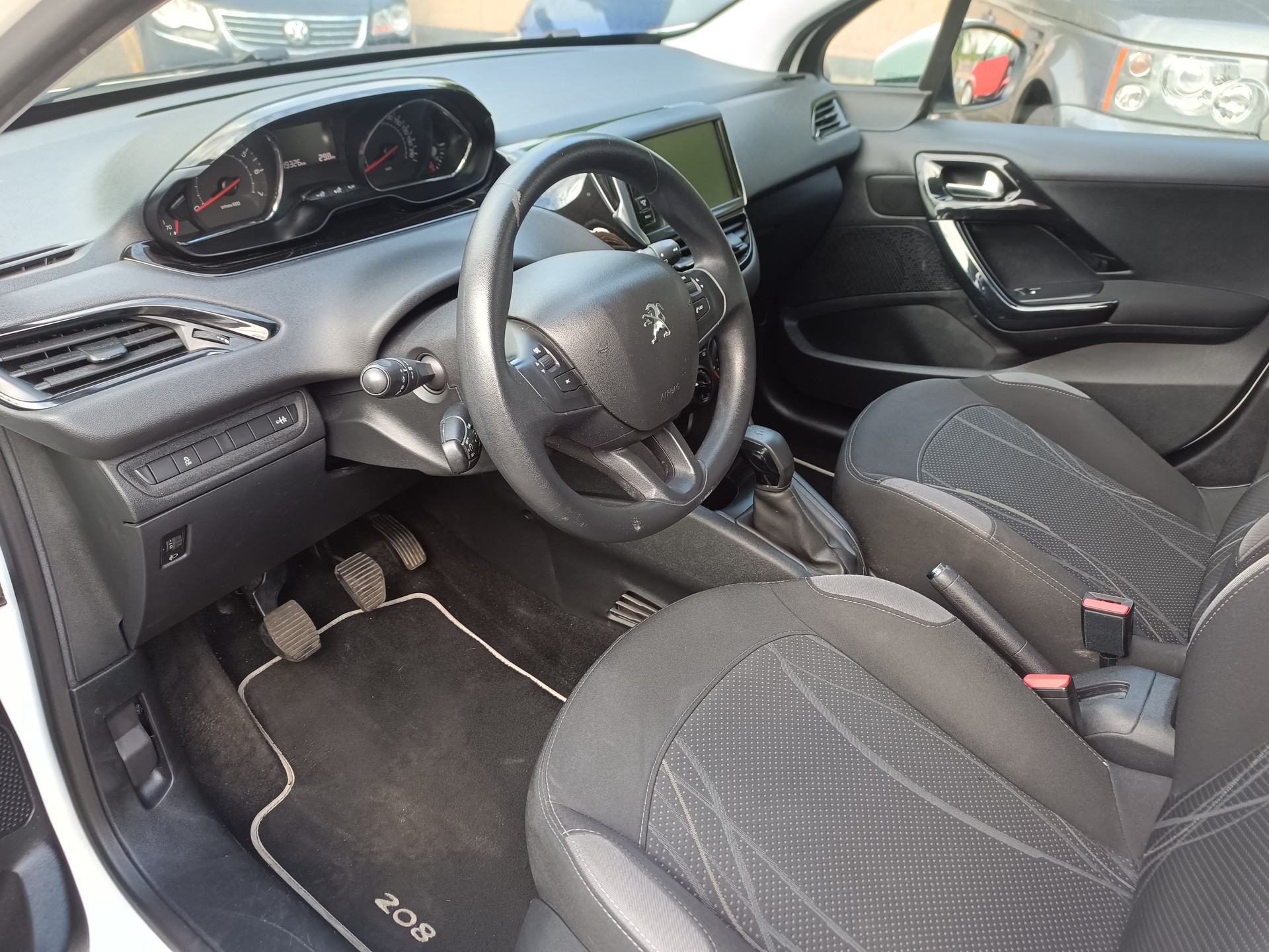 PEUGEOT 208 1.2 VTI Access-image-5