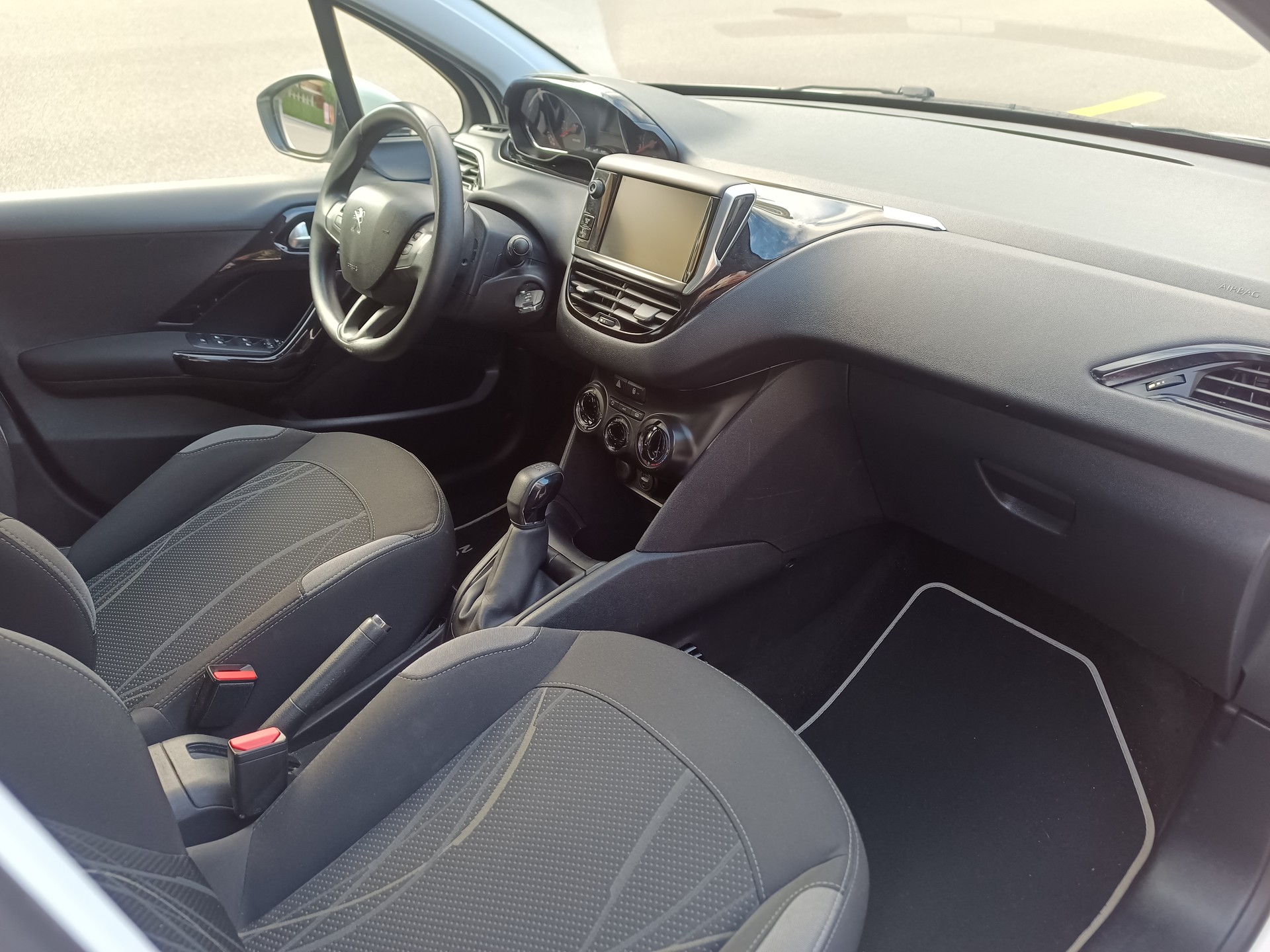 PEUGEOT 208 1.2 VTI Access-image-9