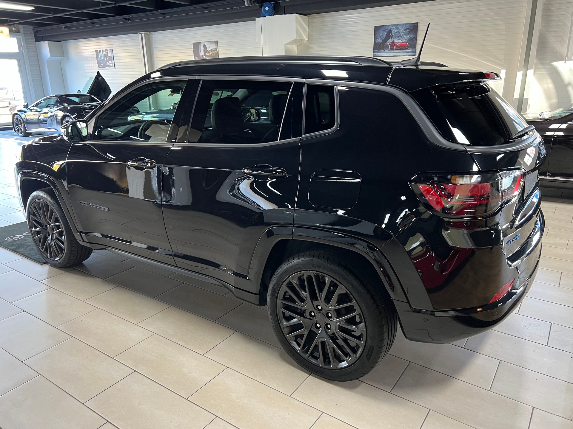 JEEP Compass 1.3 T PHEV S AWD-image-6