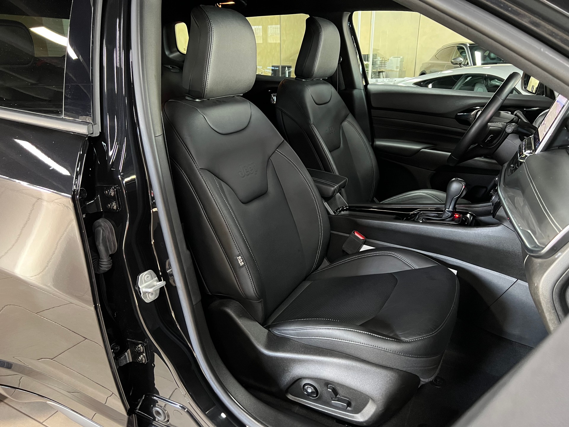 JEEP Compass 1.3 T PHEV S AWD-image-12