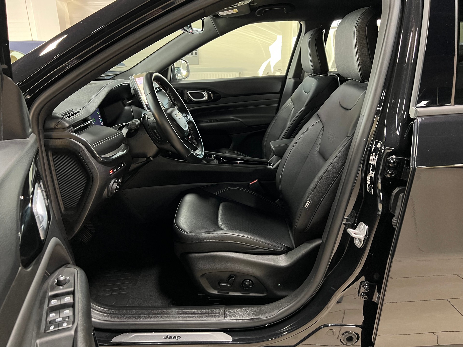JEEP Compass 1.3 T PHEV S AWD-image-9