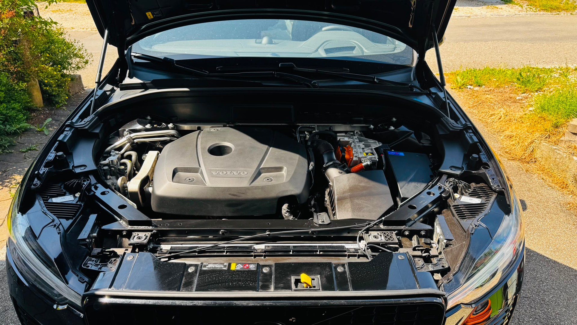 VOLVO T8 Ultimate Black Edition PLUG-IN-image-19
