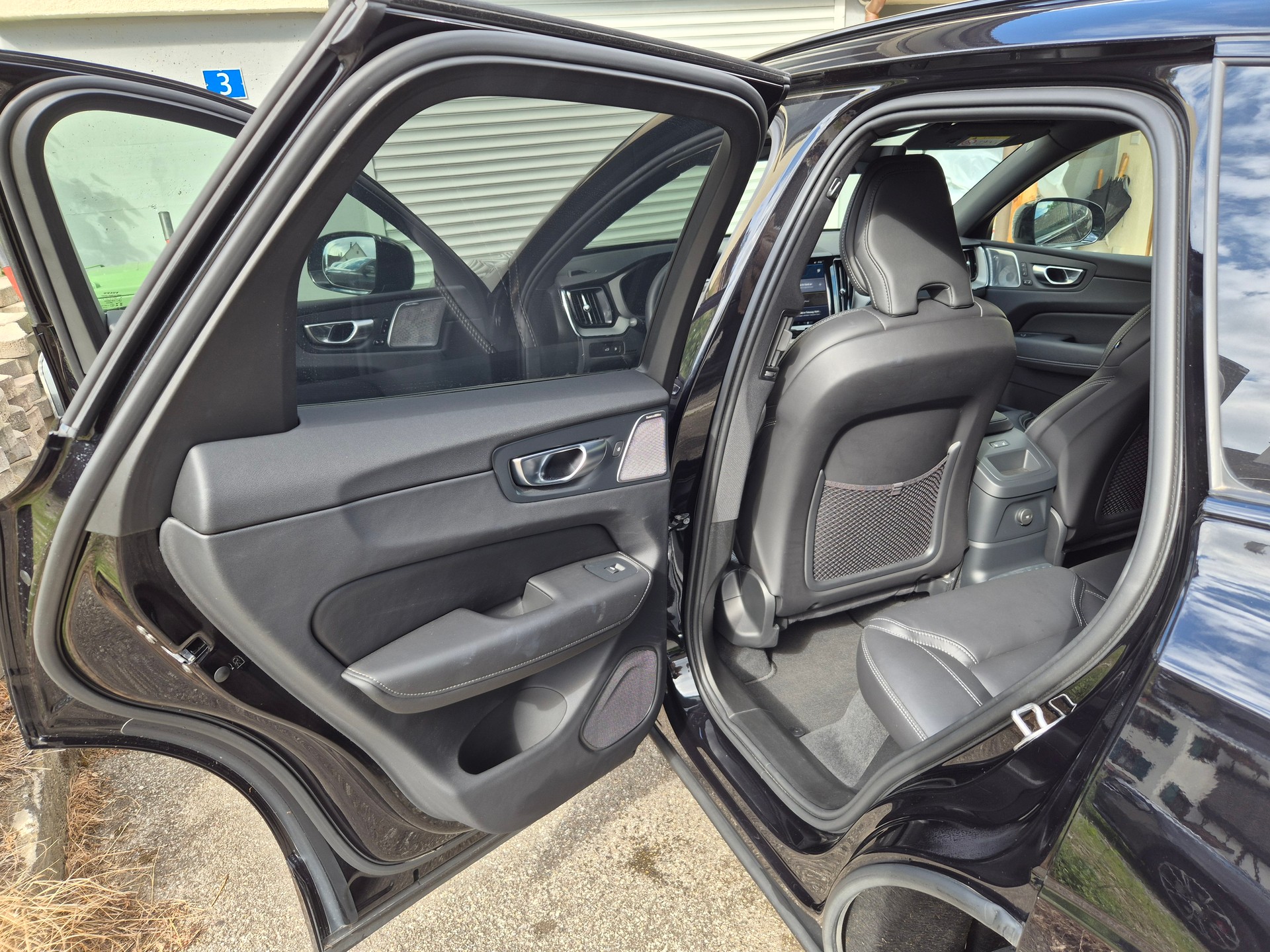 VOLVO T8 Ultimate Black Edition PLUG-IN-image-12