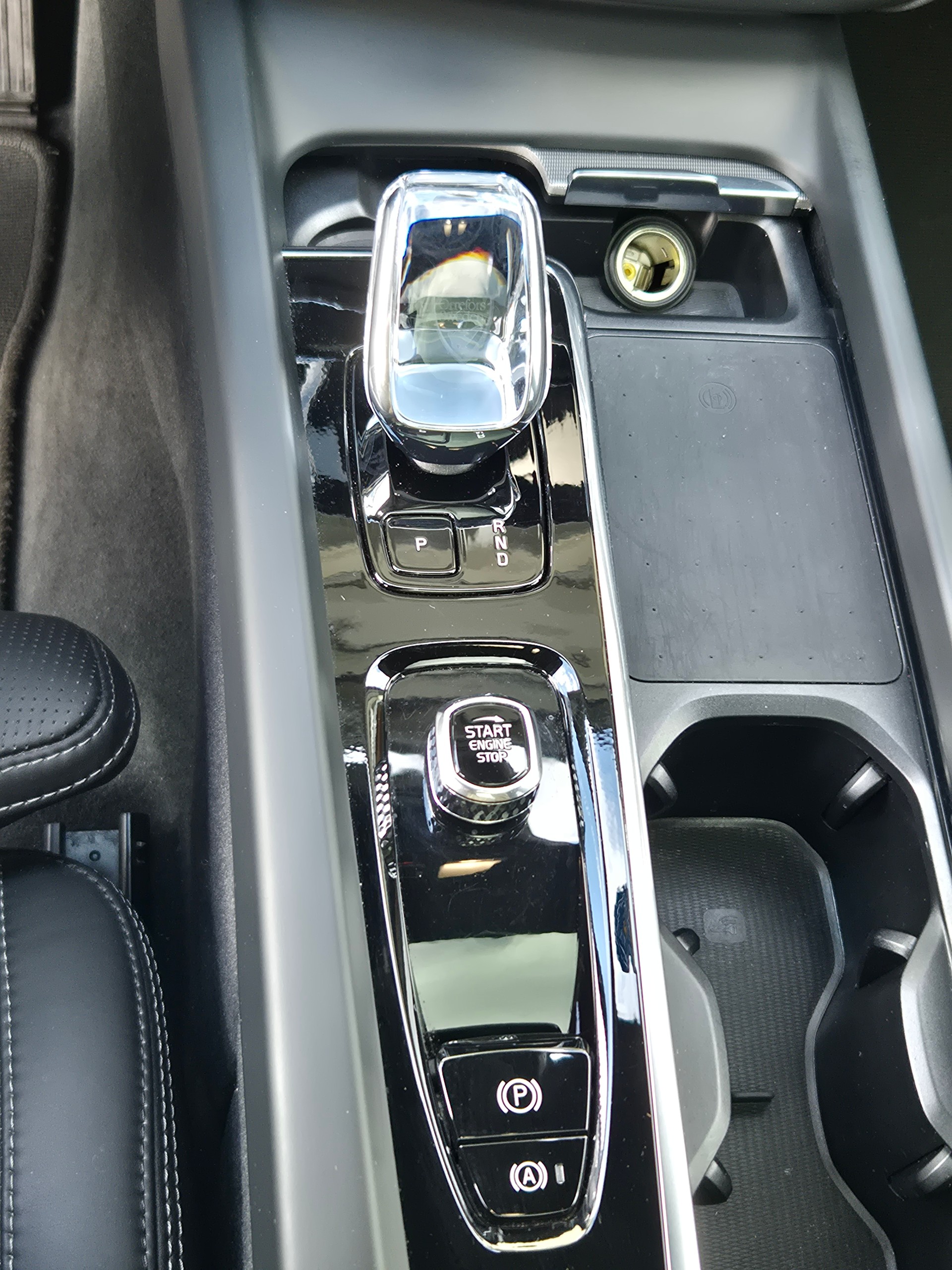 VOLVO T8 Ultimate Black Edition PLUG-IN-image-14