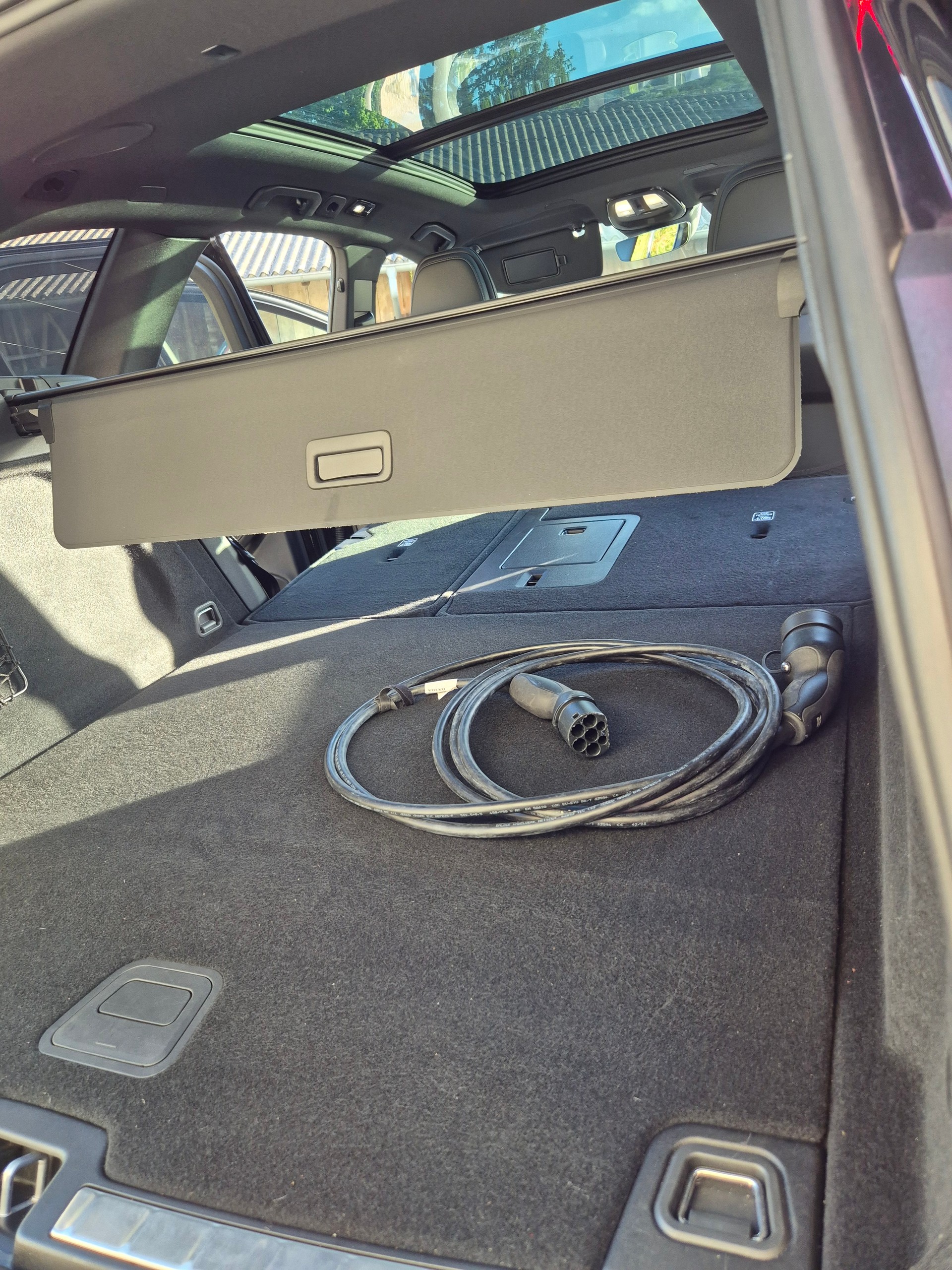 VOLVO T8 Ultimate Black Edition PLUG-IN-image-5