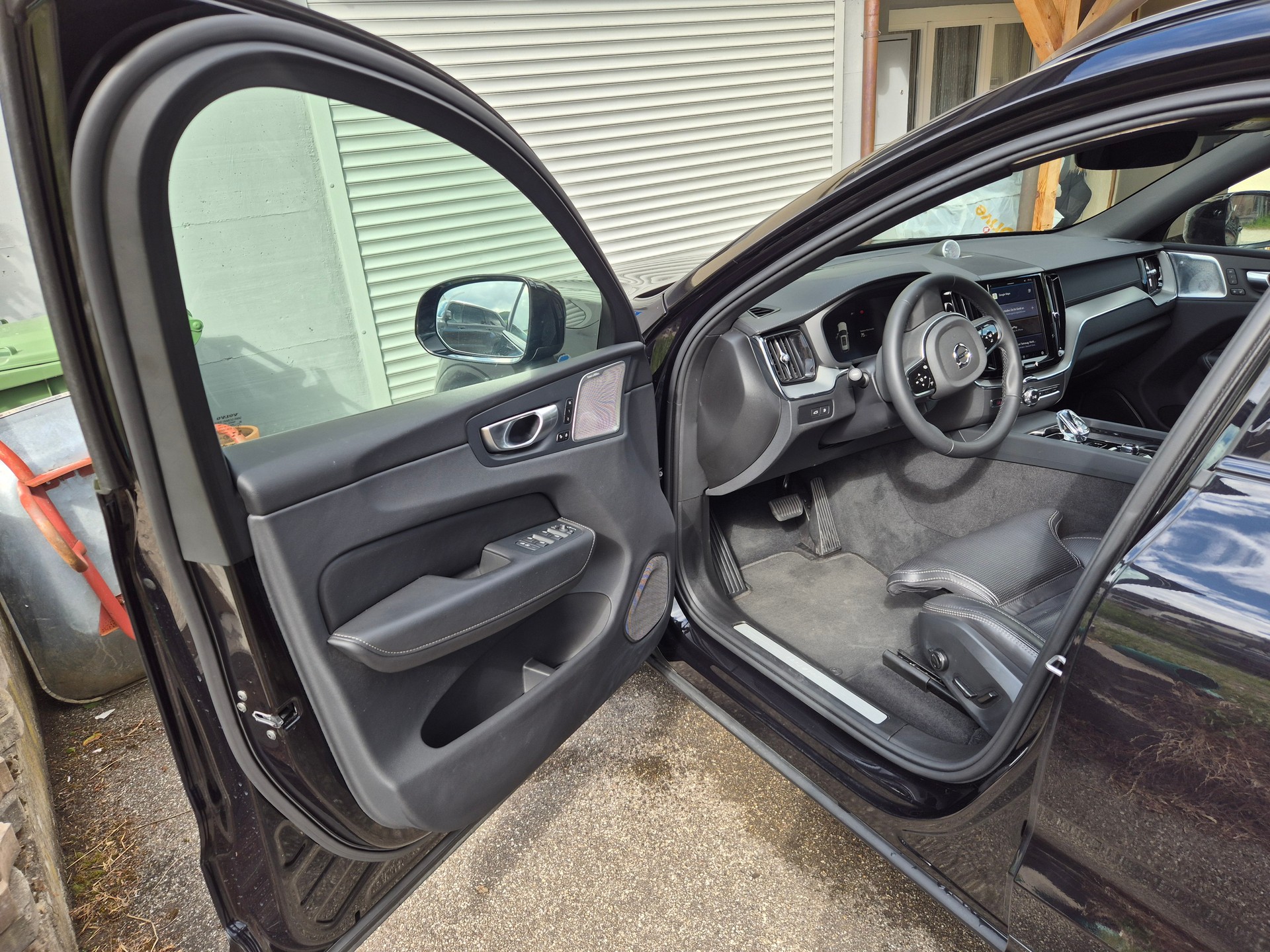 VOLVO T8 Ultimate Black Edition PLUG-IN-image-10