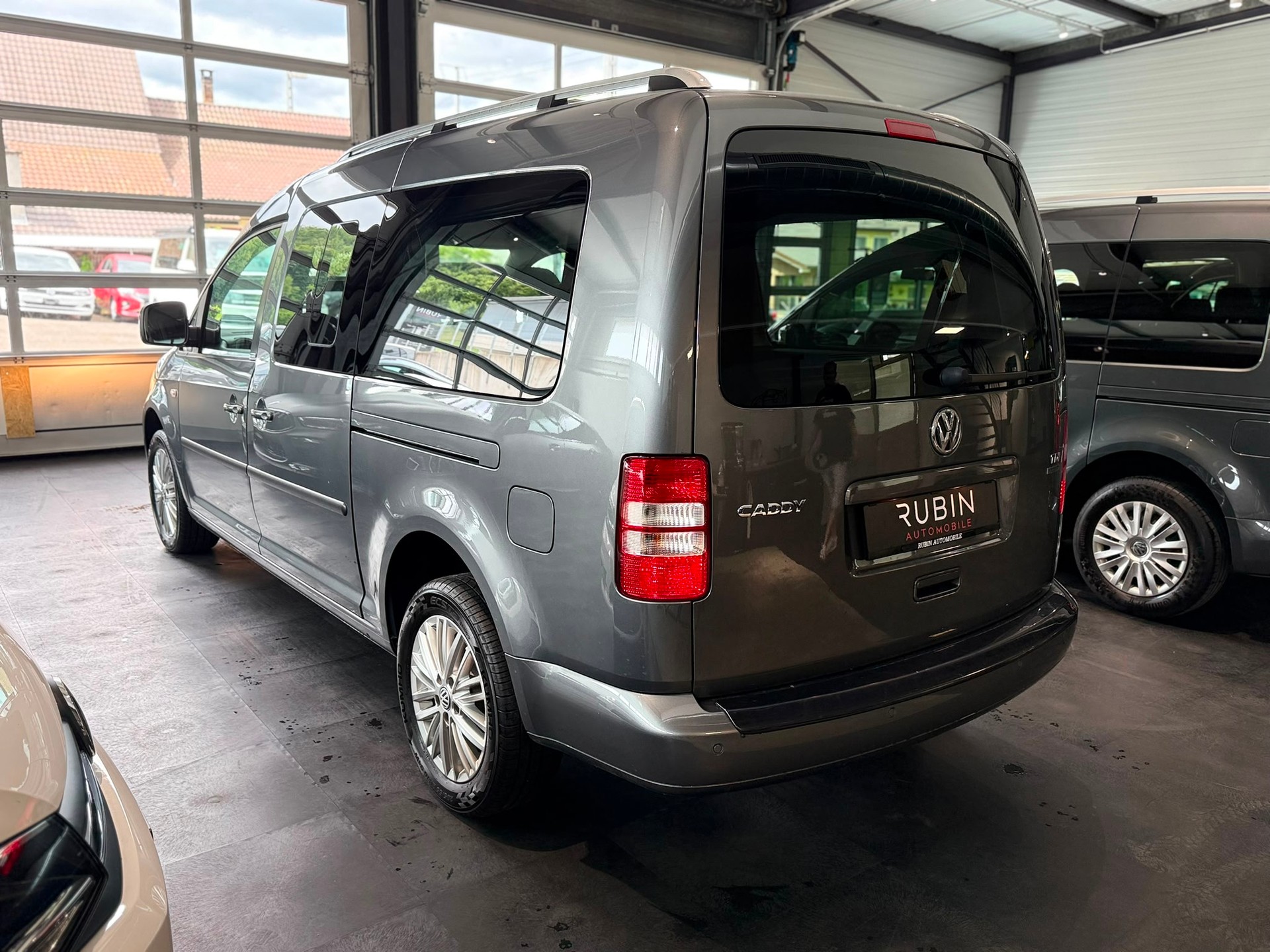 VW Caddy Maxi 1.6 TDI Blue Motion Family CUP DSG-image-2