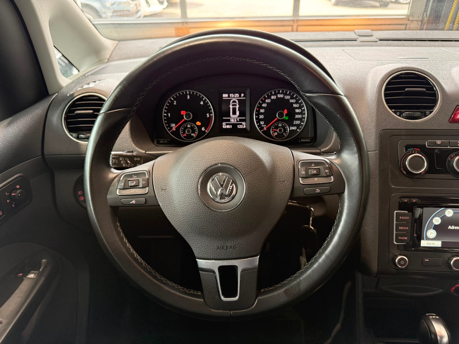 VW Caddy Maxi 1.6 TDI Blue Motion Family CUP DSG-image-11