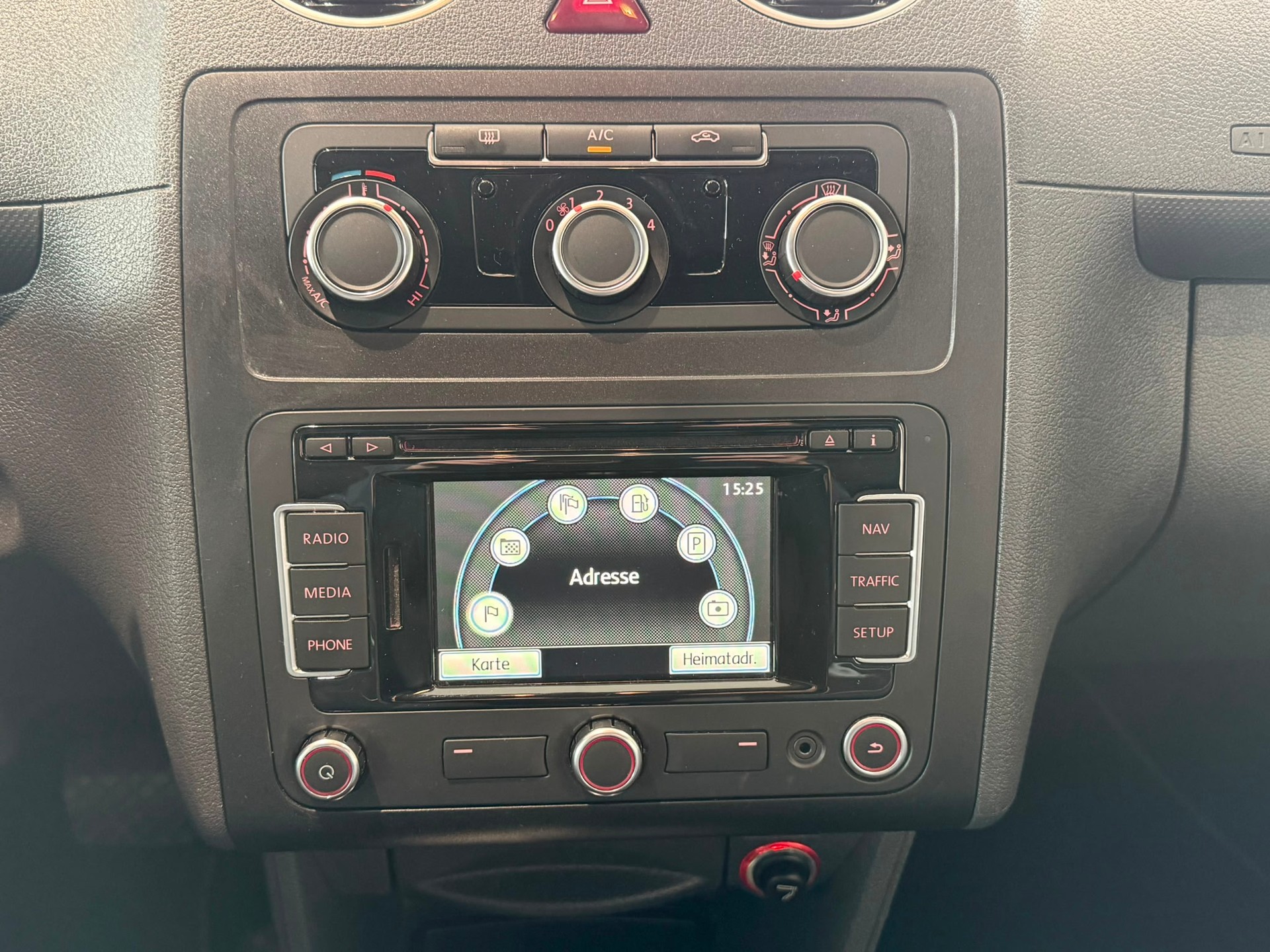 VW Caddy Maxi 1.6 TDI Blue Motion Family CUP DSG-image-12