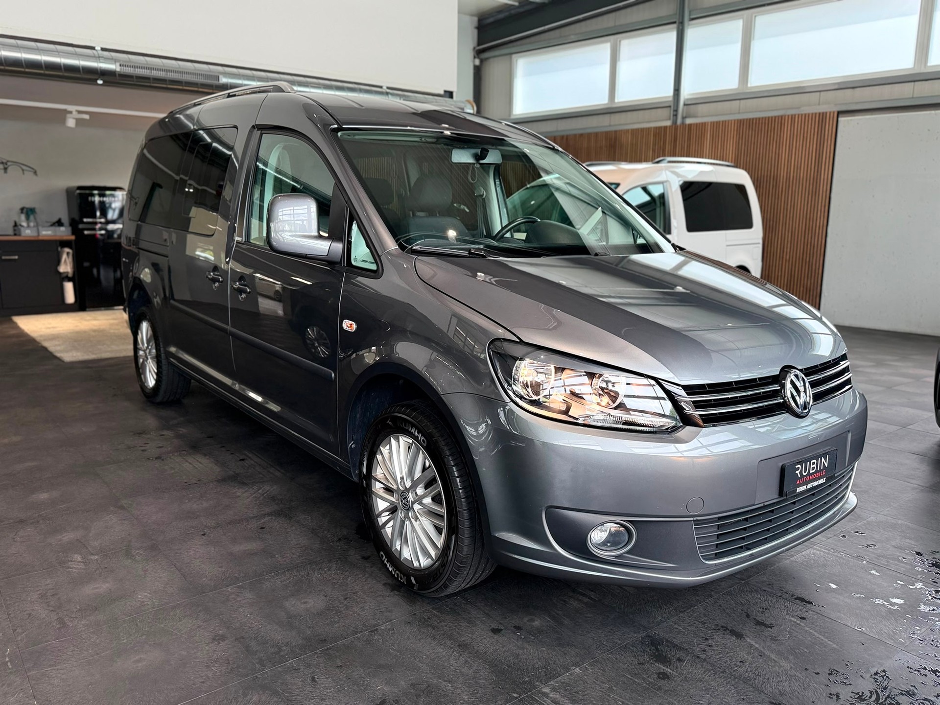 VW Caddy Maxi 1.6 TDI Blue Motion Family CUP DSG-image-5
