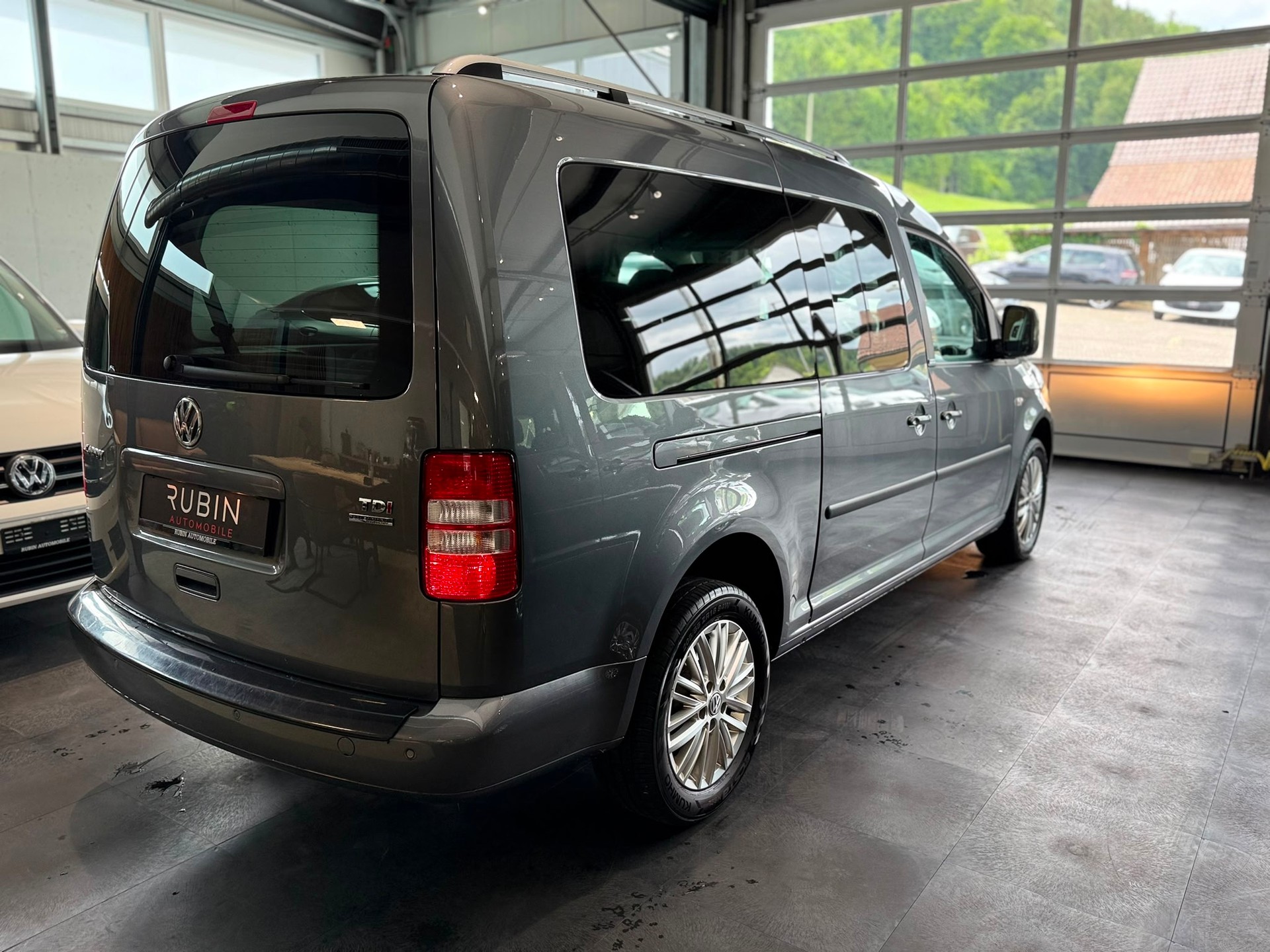 VW Caddy Maxi 1.6 TDI Blue Motion Family CUP DSG-image-4