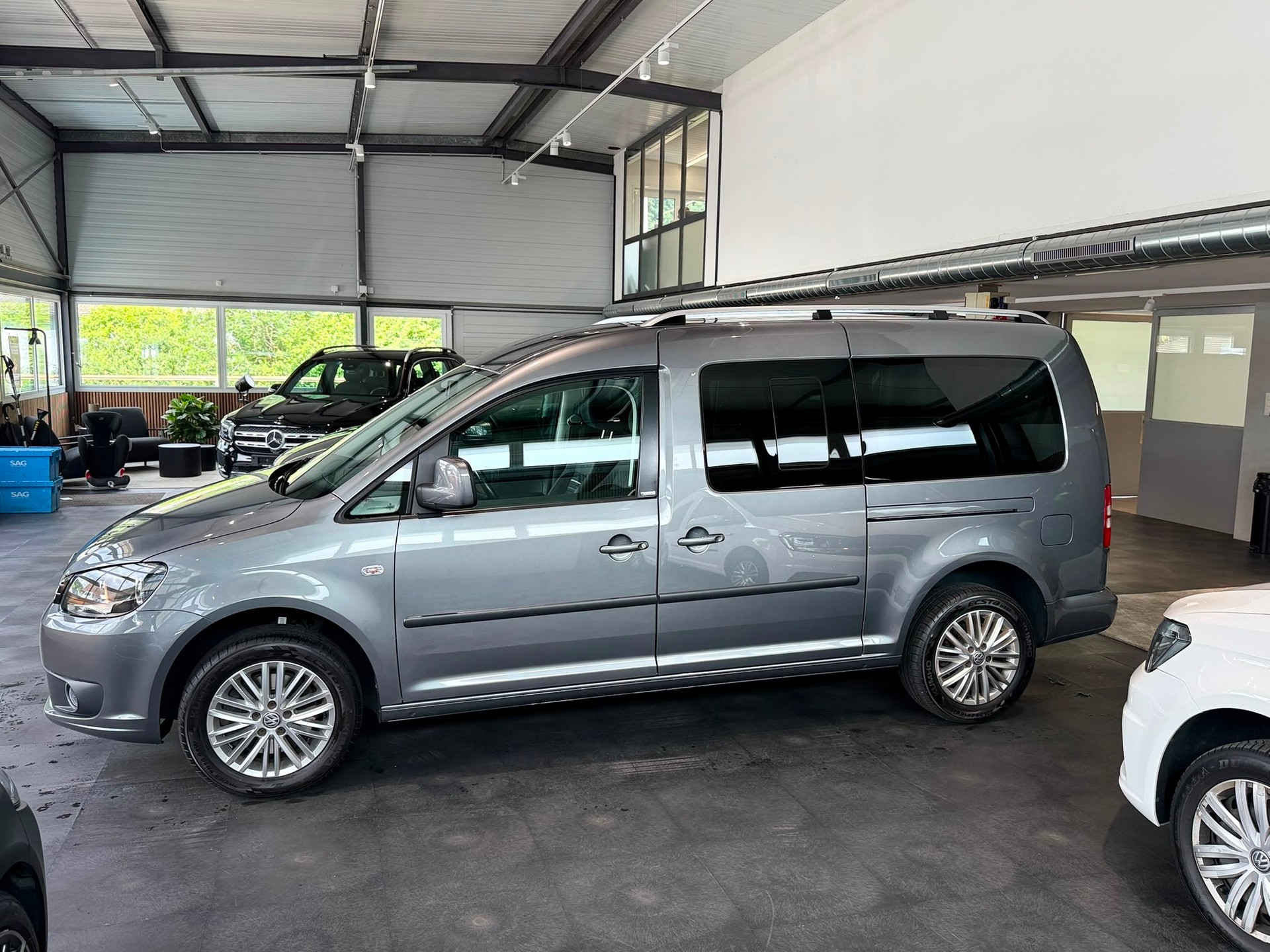 VW Caddy Maxi 1.6 TDI Blue Motion Family CUP DSG-image-1