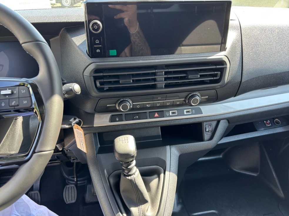 PEUGEOT Expert 1.5 BlueHDi 120 S&S Standard-image-10