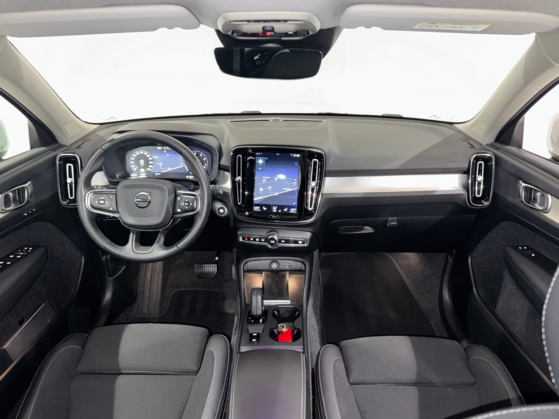 VOLVO XC40 T3 Momentum Geartronic | 1.Hand | CH |-image-14