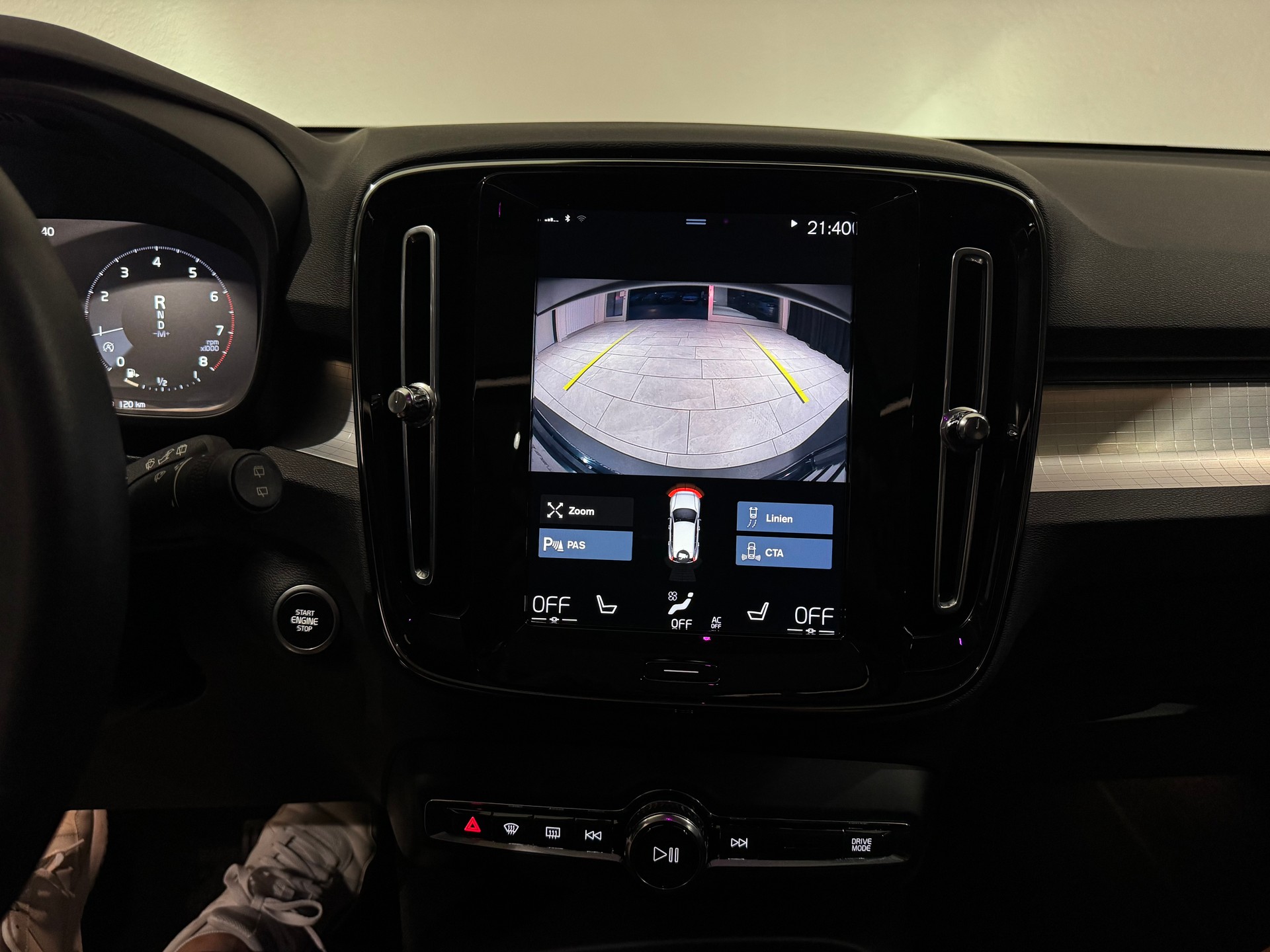 VOLVO XC40 T3 Momentum Geartronic | 1.Hand | CH |-image-17
