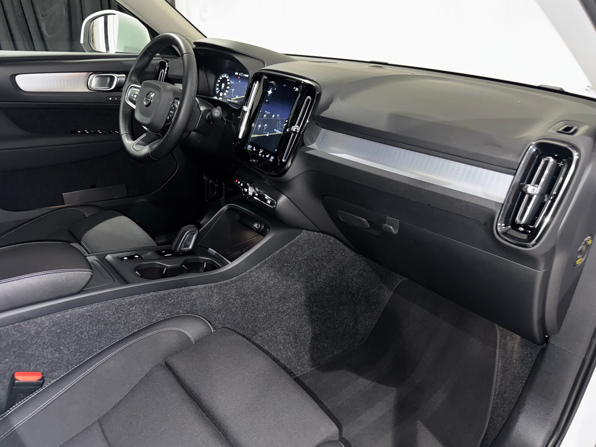 VOLVO XC40 T3 Momentum Geartronic | 1.Hand | CH |-image-13