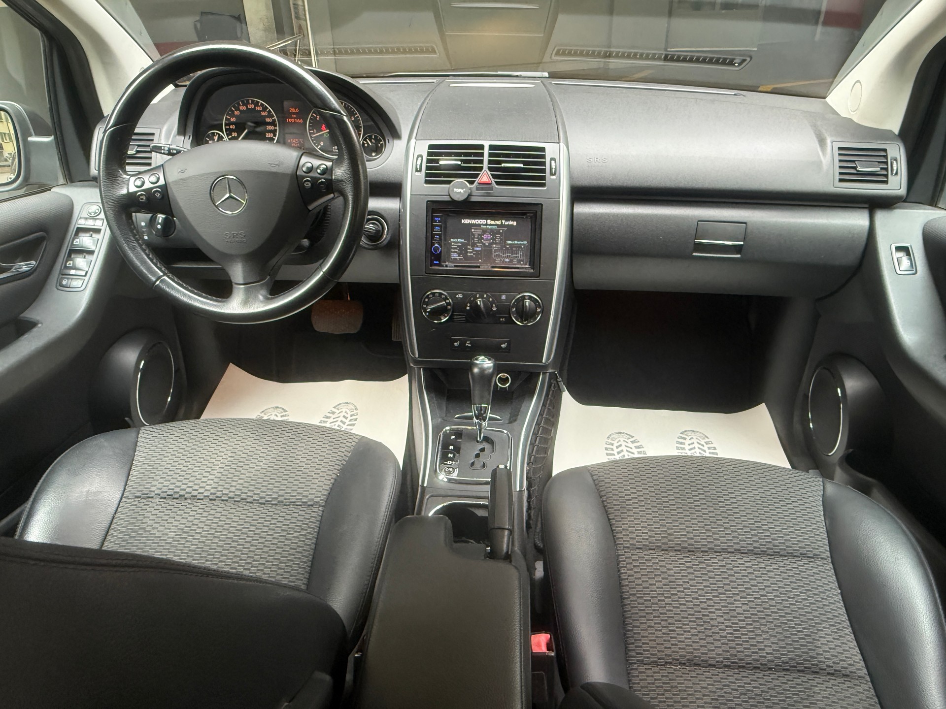 MERCEDES-BENZ A 180 Style Autotronic-image-10