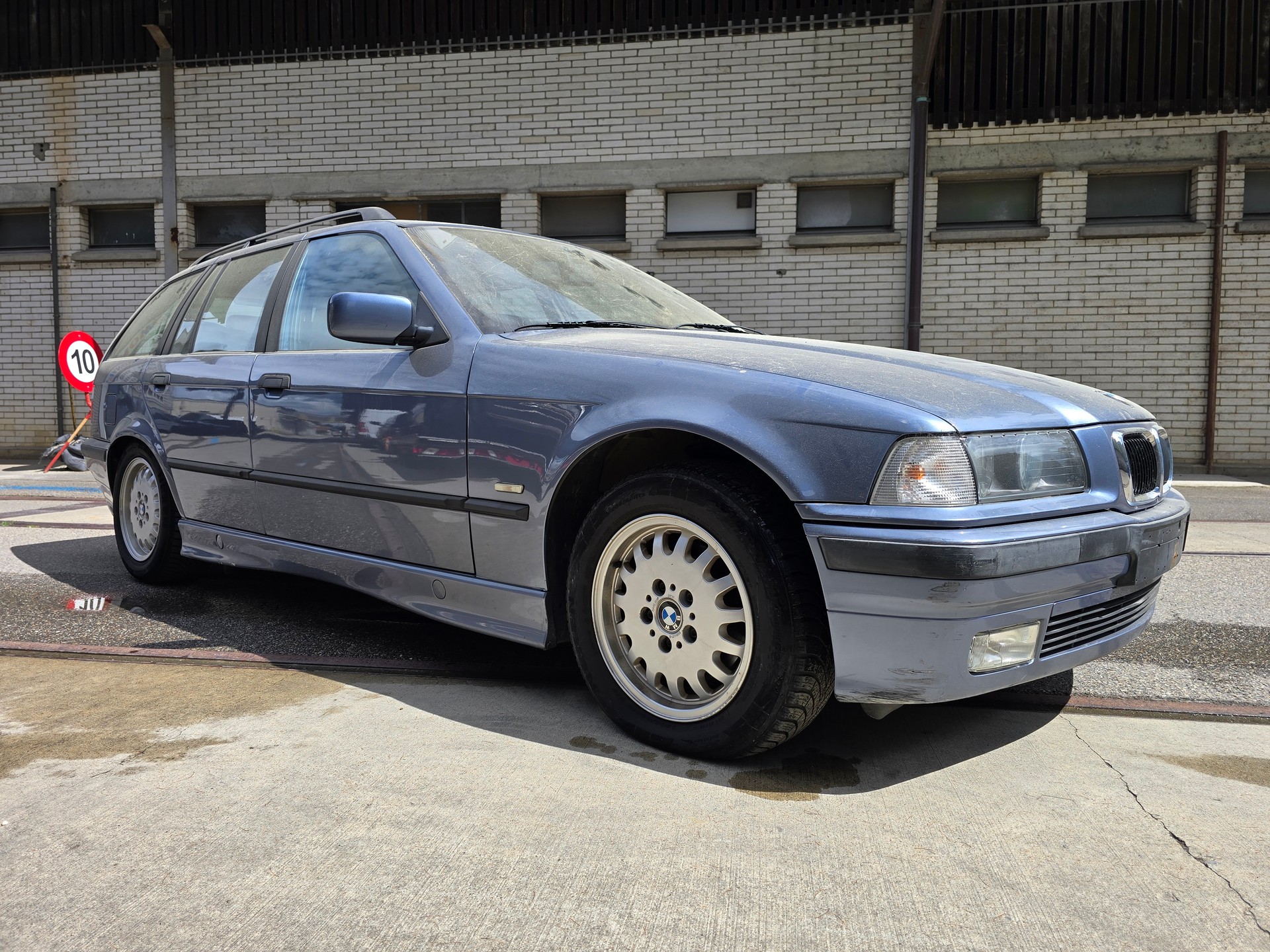 BMW 323i Touring Exclusiv-image-3