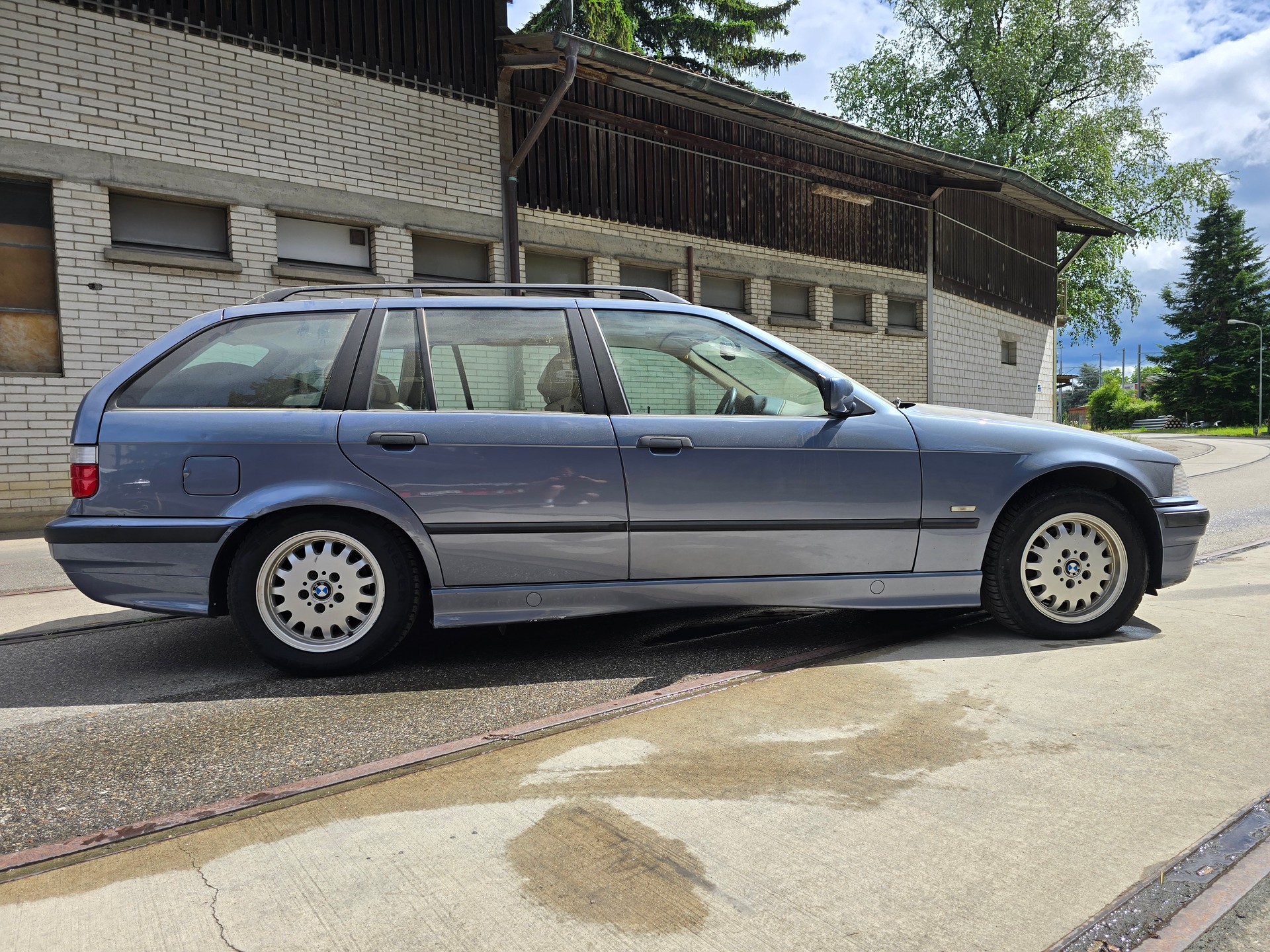 BMW 323i Touring Exclusiv-image-5