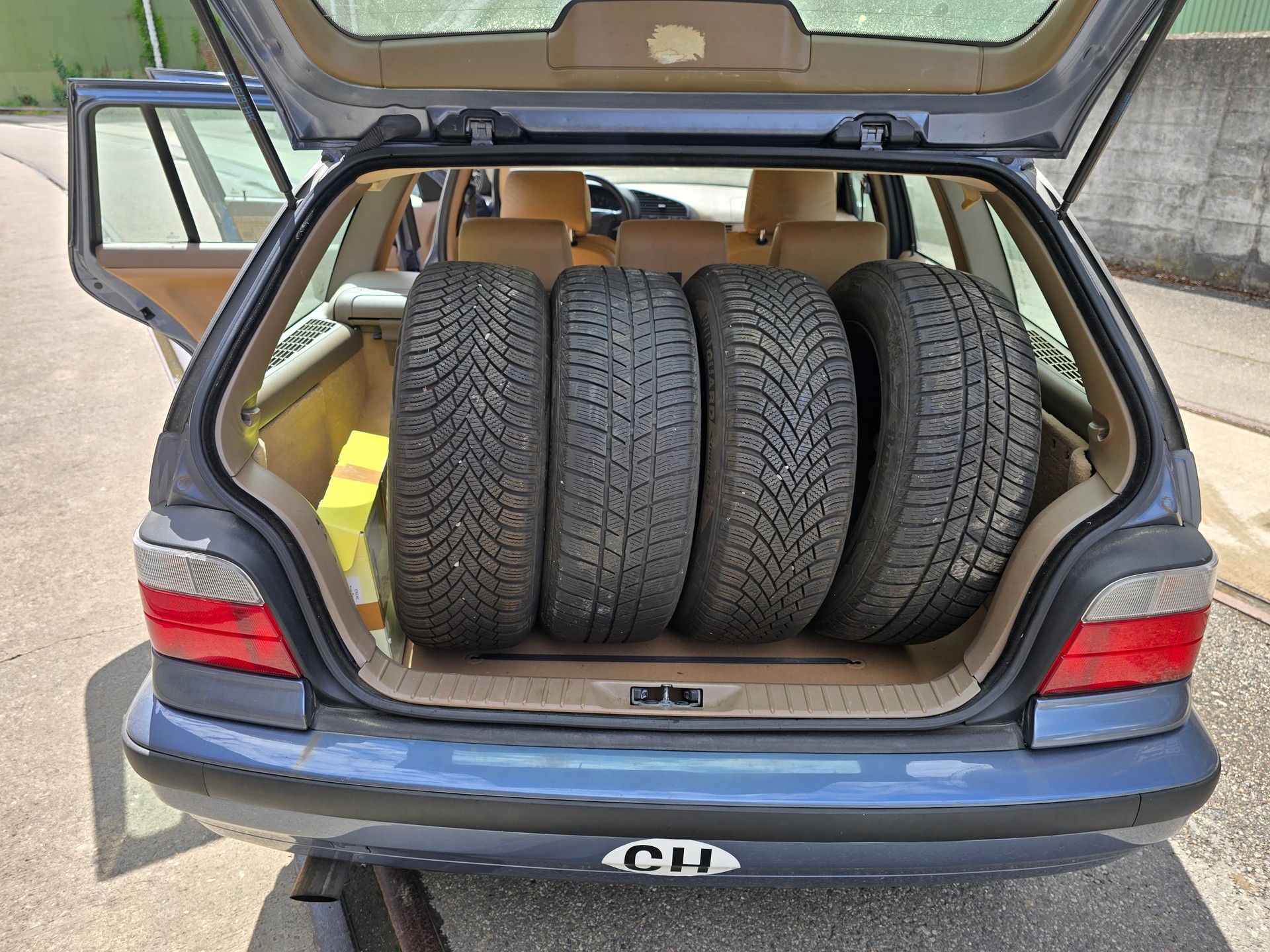 BMW 323i Touring Exclusiv-image-10