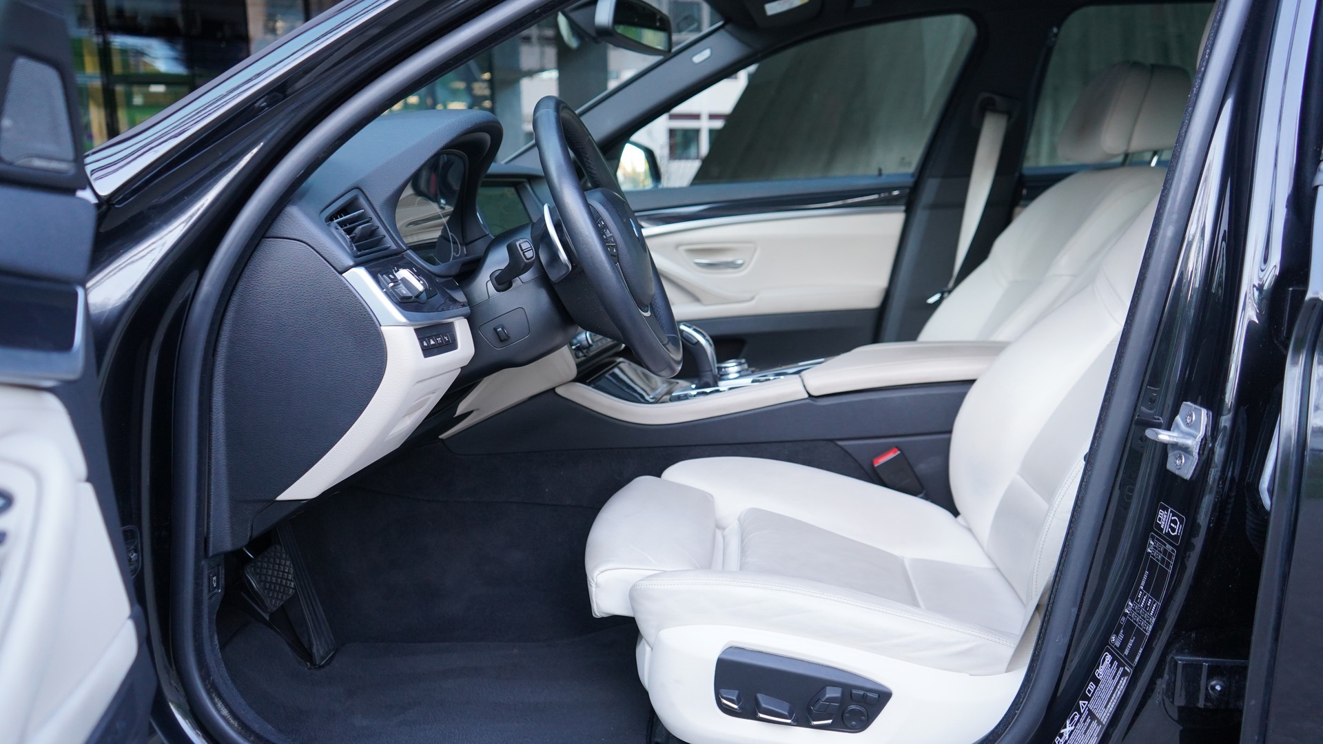 BMW 535d Touring xDrive Steptronic-image-6