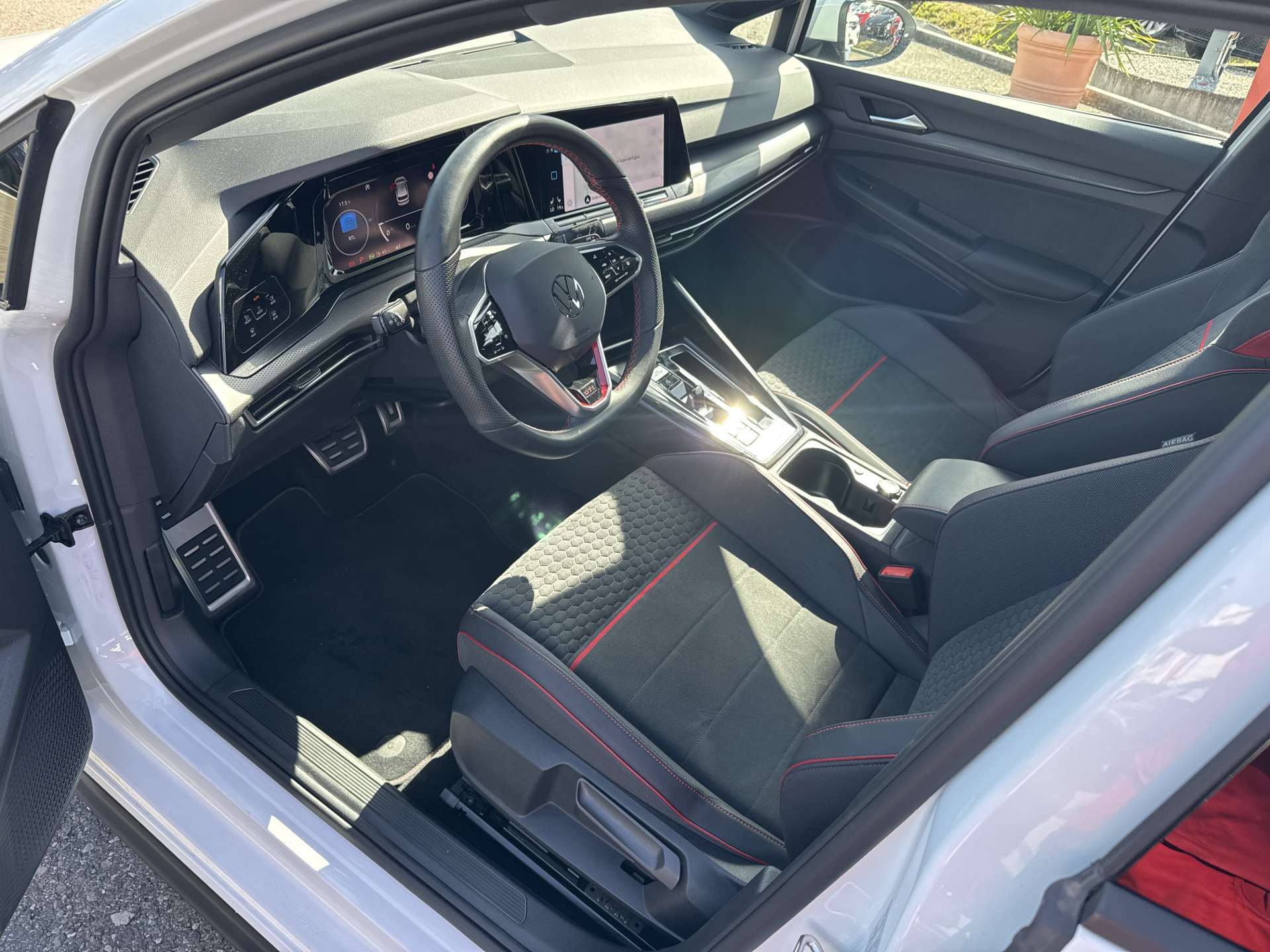 VW Golf 2.0 TSi GTi Clubsport 301PS DSG-Automat-image-5