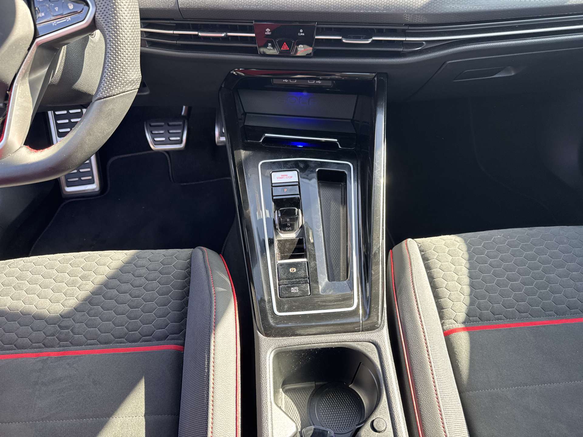 VW Golf 2.0 TSi GTi Clubsport 301PS DSG-Automat-image-11