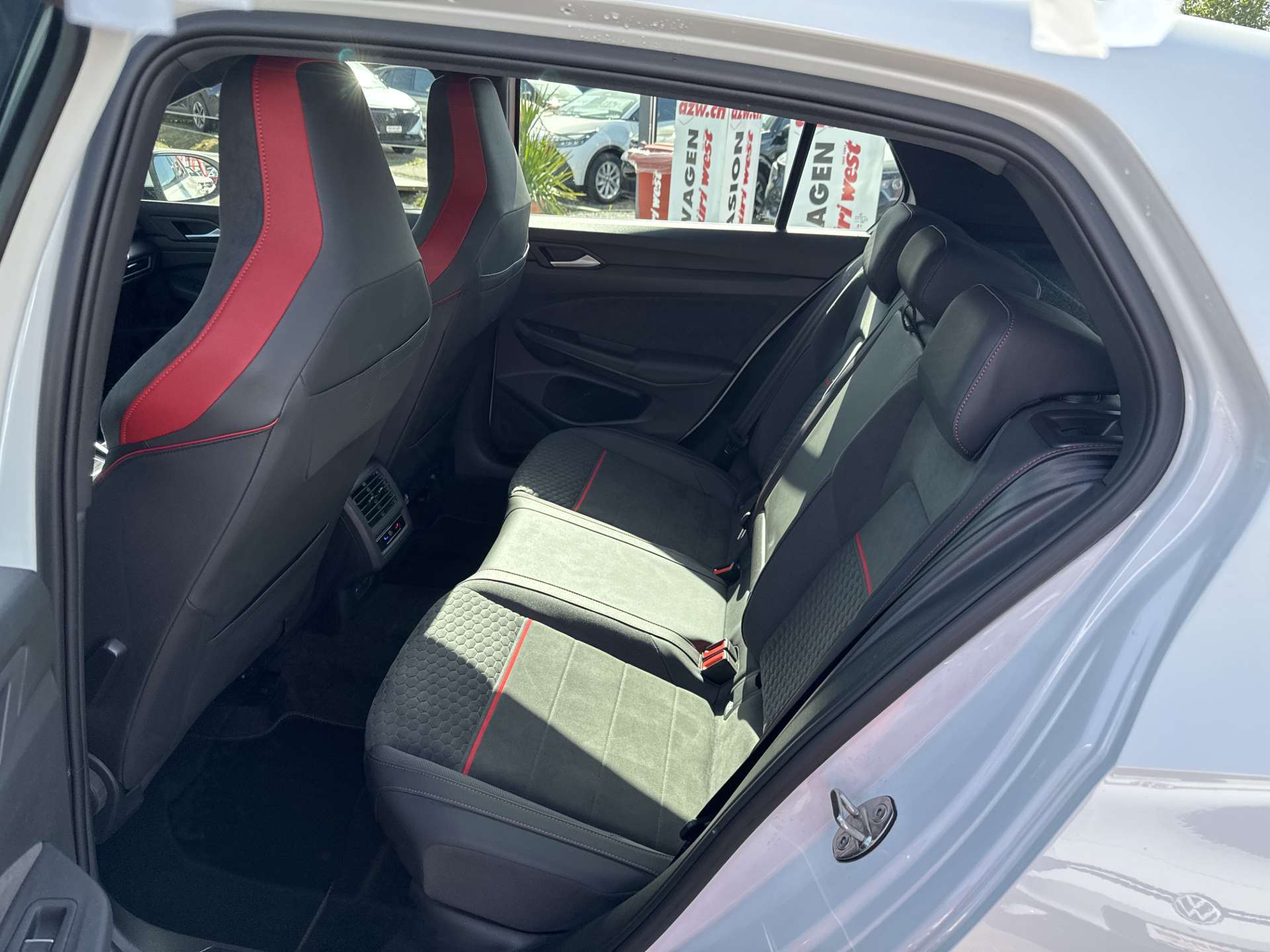 VW Golf 2.0 TSi GTi Clubsport 301PS DSG-Automat-image-6
