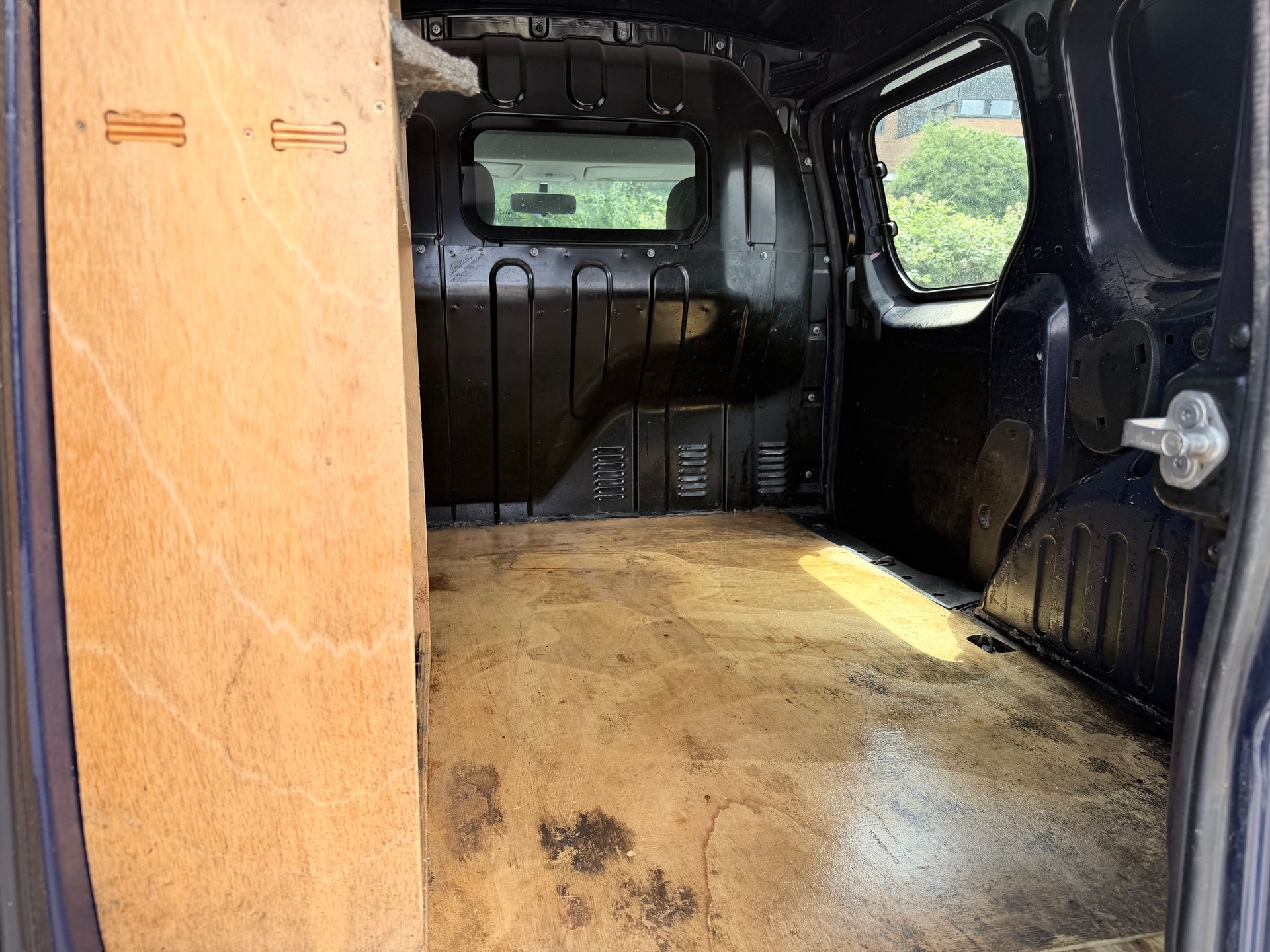 DACIA Dokker Van TCe 115 S&S Essential Verblecht-image-7