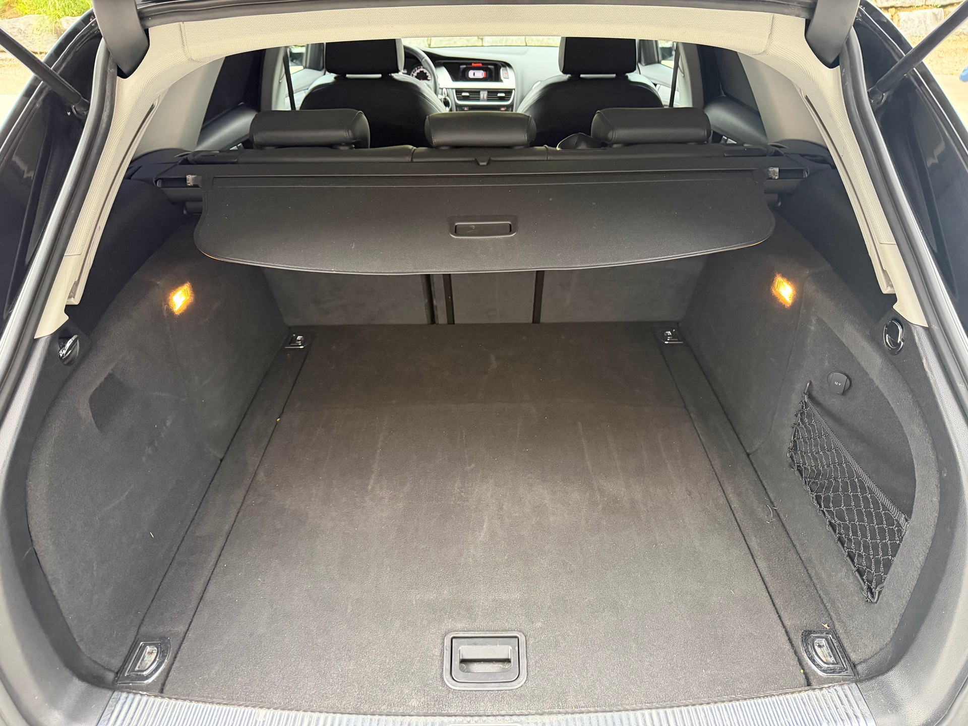 AUDI A4 Avant 2.0 TFSI Style quattro S-tronic-image-15