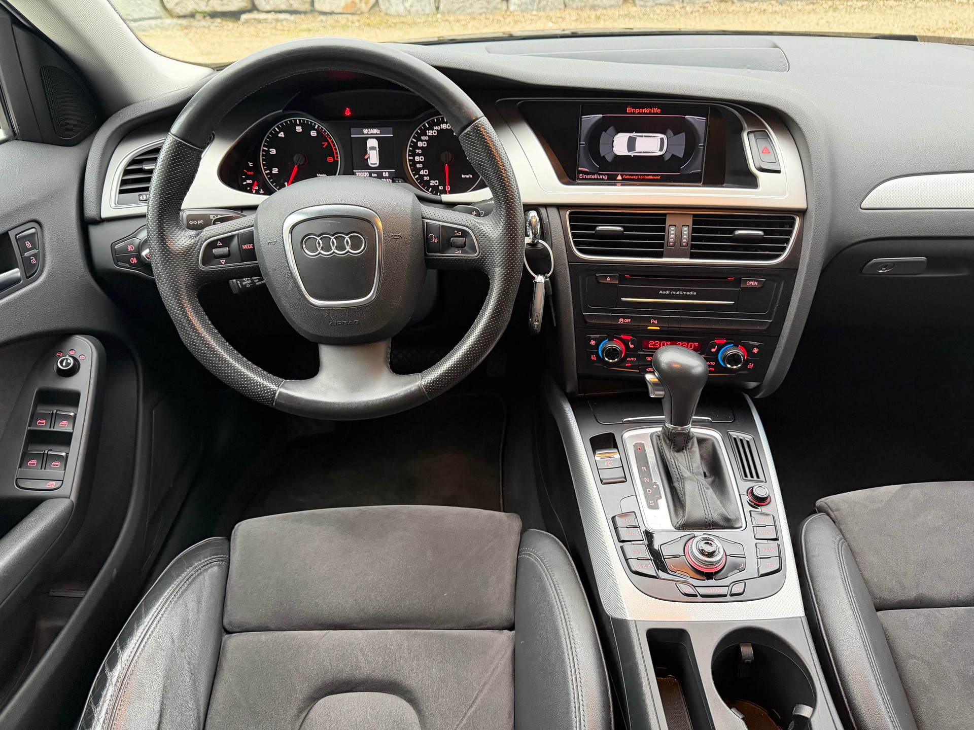 AUDI A4 Avant 2.0 TFSI Style quattro S-tronic-image-9