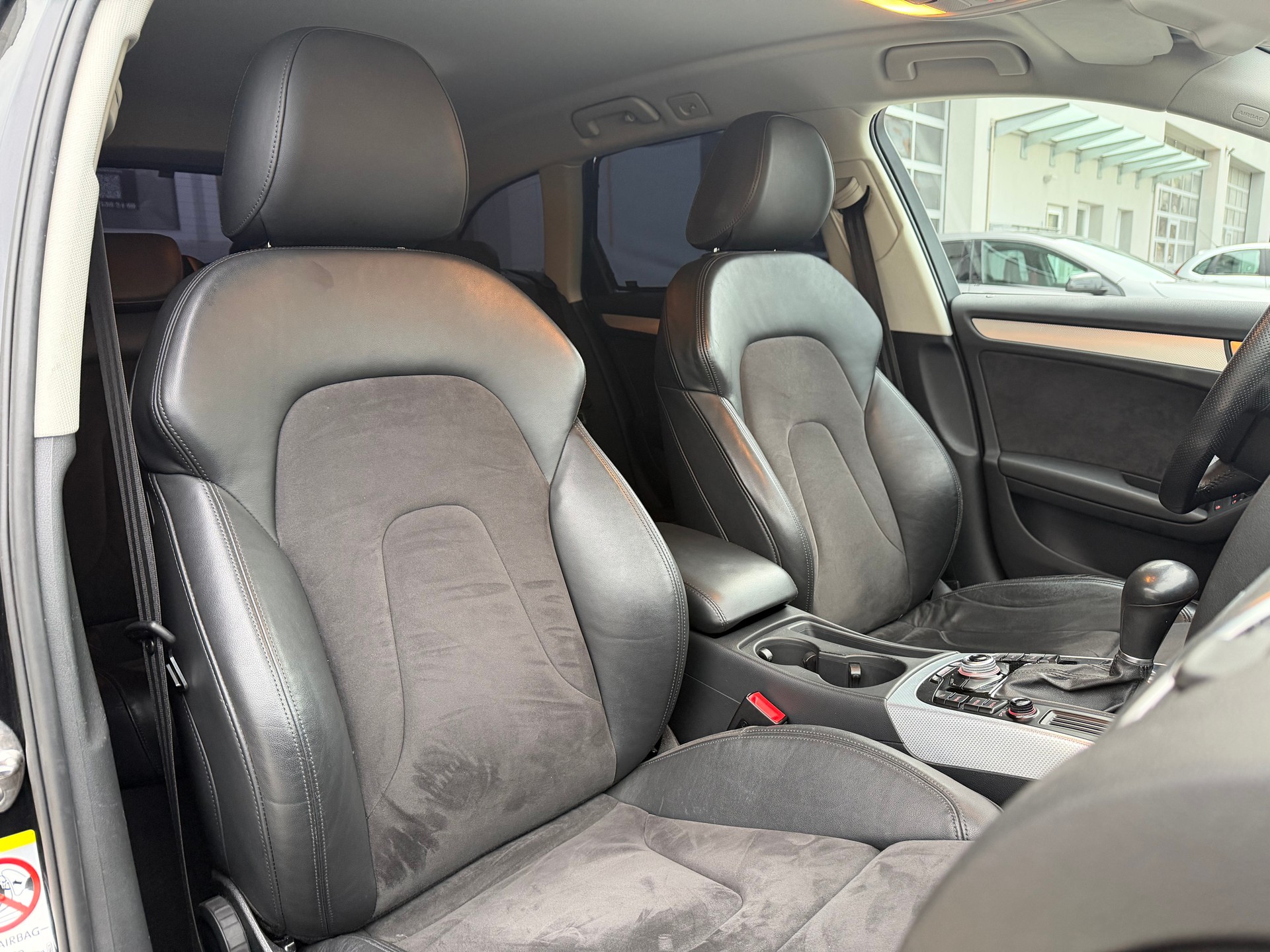 AUDI A4 Avant 2.0 TFSI Style quattro S-tronic-image-13