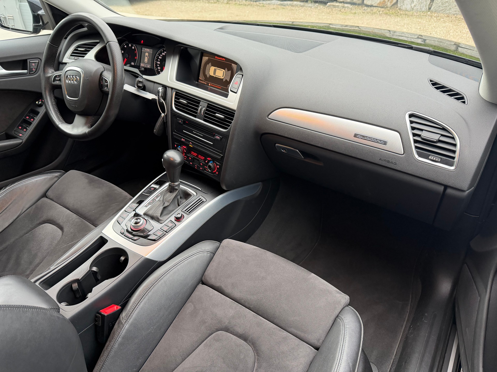 AUDI A4 Avant 2.0 TFSI Style quattro S-tronic-image-12