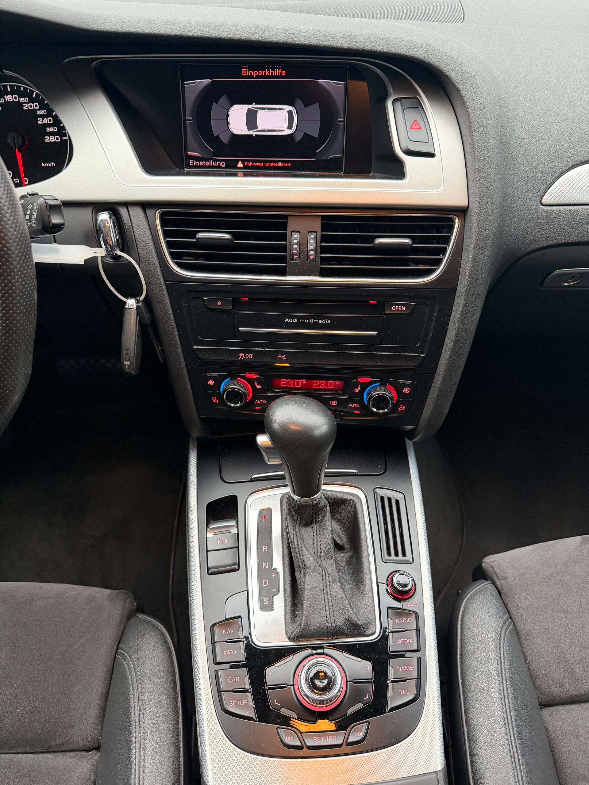 AUDI A4 Avant 2.0 TFSI Style quattro S-tronic-image-14