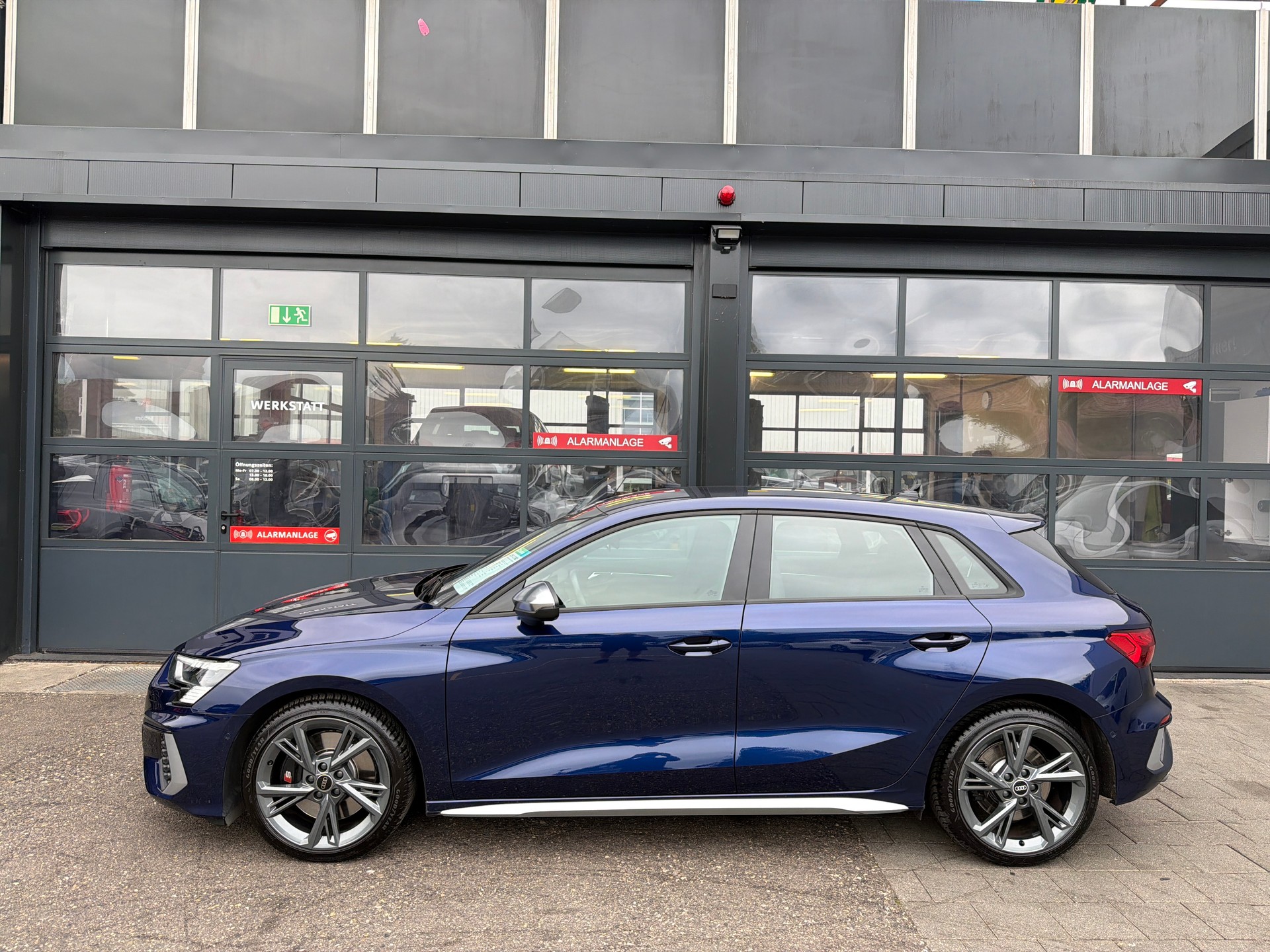 AUDI S3 Sportback 2.0 TFSI quattro S-tronic-image-2