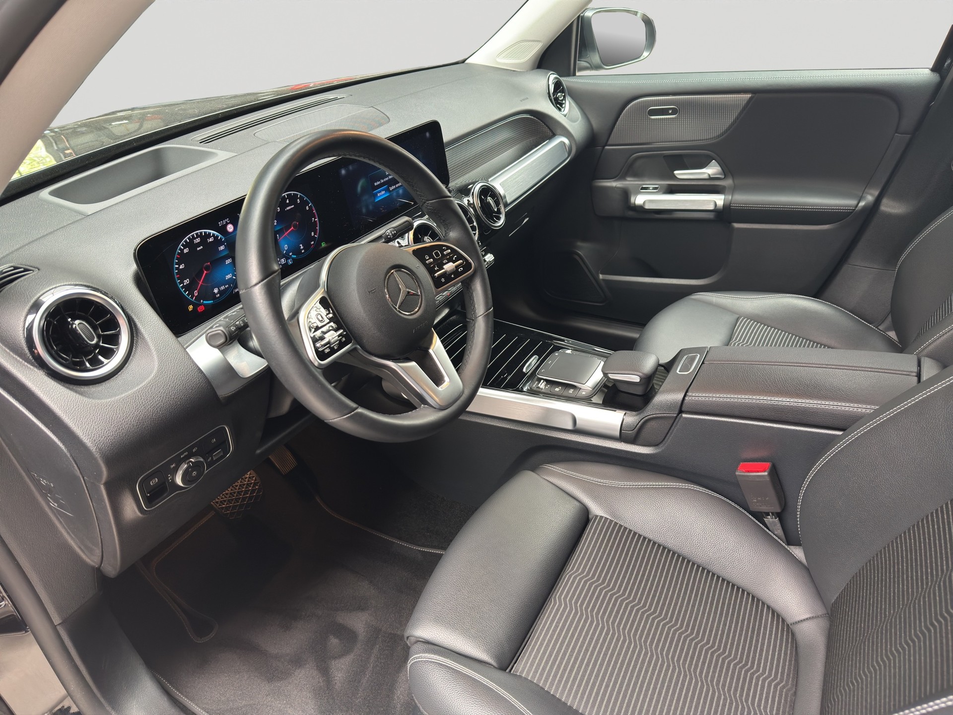 MERCEDES-BENZ GLB 200 4Matic Progressive 8G-Tronic-image-6