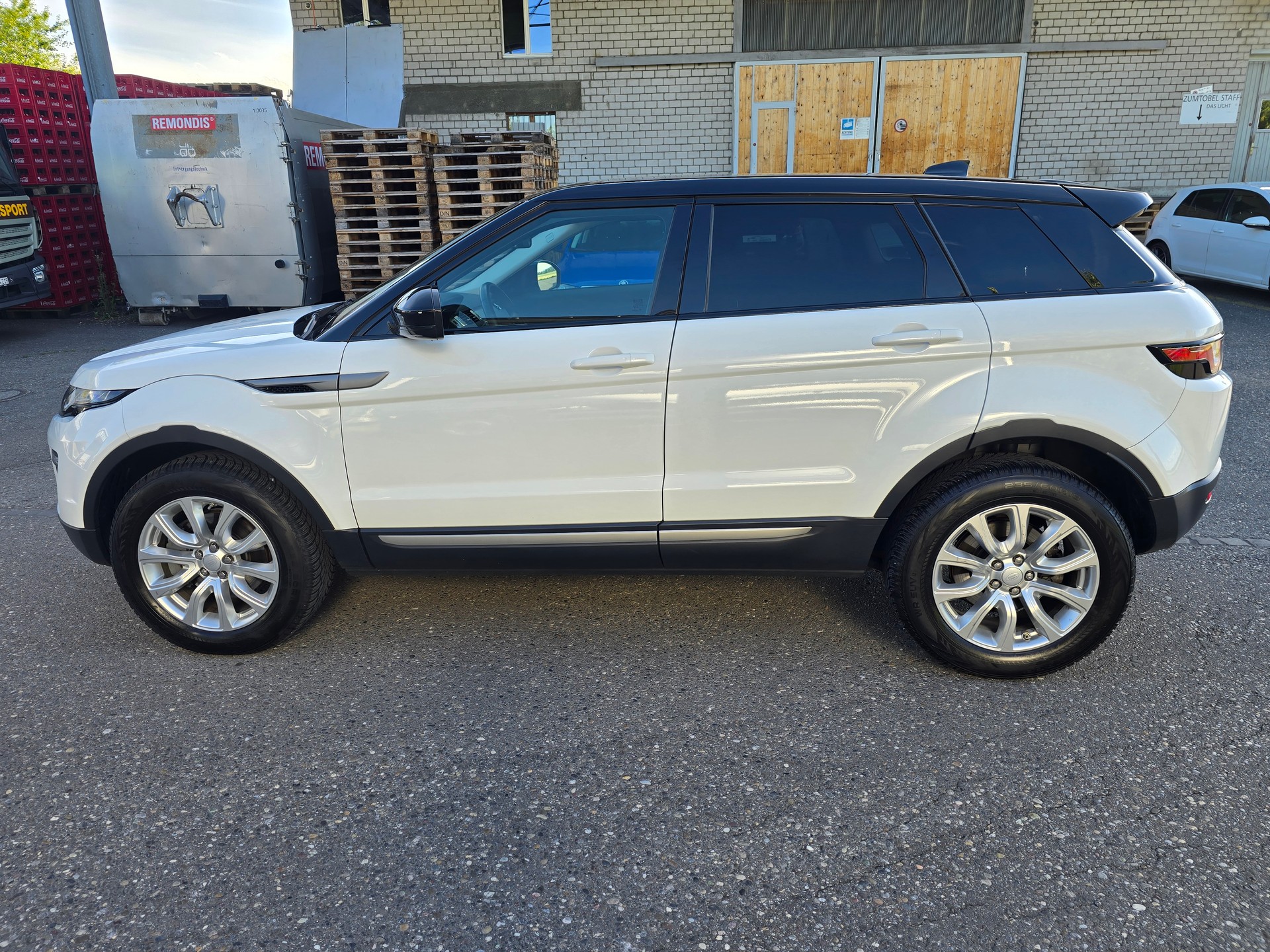 LAND ROVER Range Rover Evoque 2.0 TD4 SE Dynamic AT9-image-8