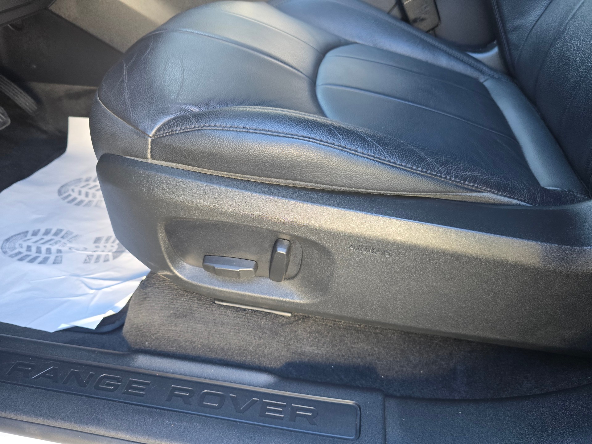 LAND ROVER Range Rover Evoque 2.0 TD4 SE Dynamic AT9-image-16