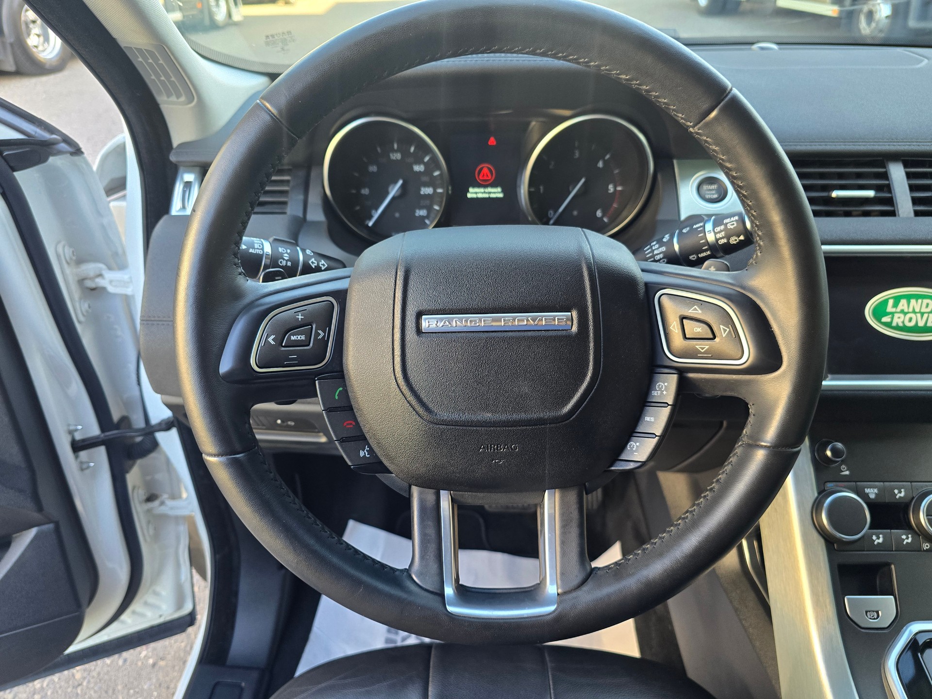 LAND ROVER Range Rover Evoque 2.0 TD4 SE Dynamic AT9-image-20