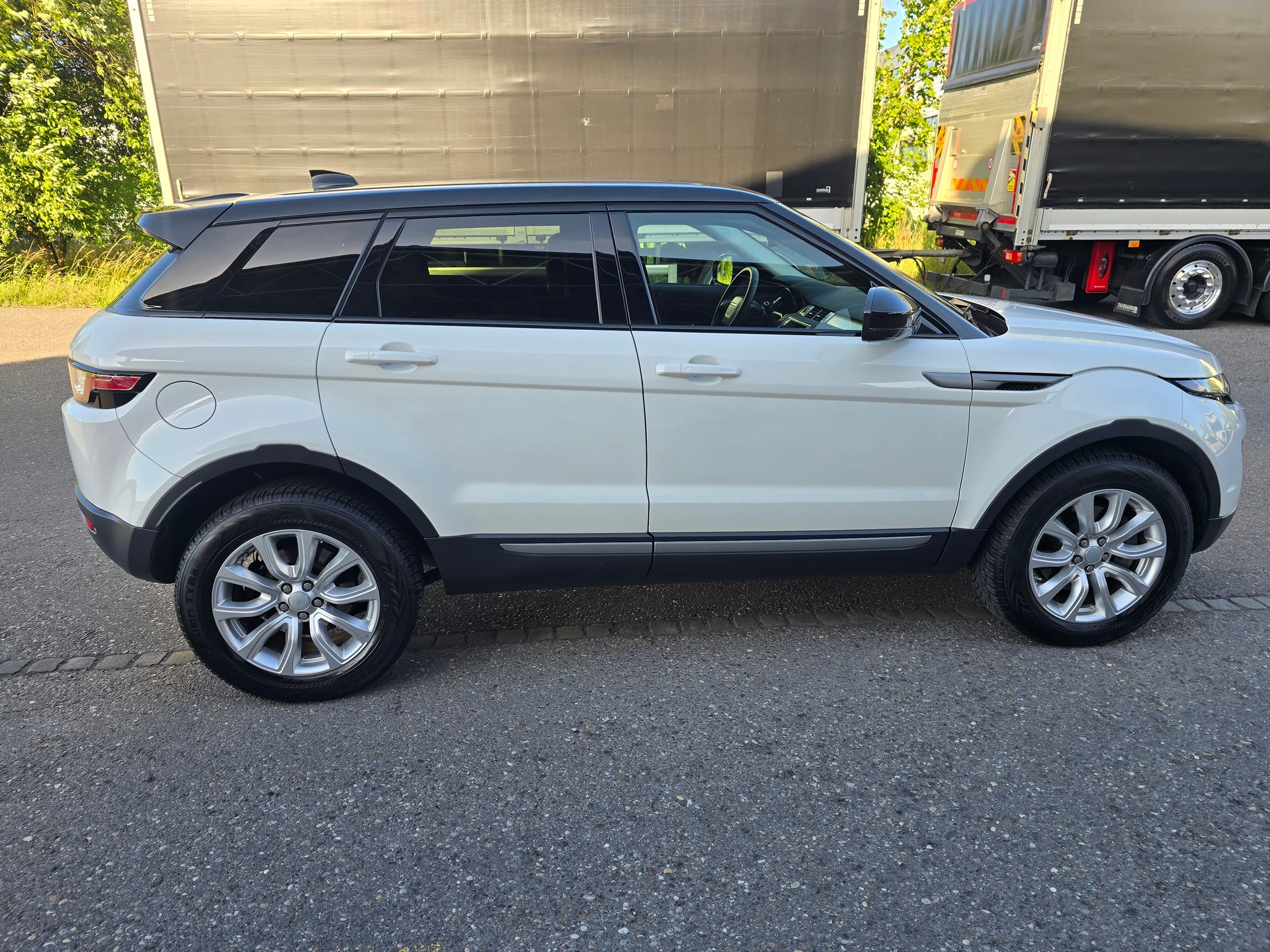 LAND ROVER Range Rover Evoque 2.0 TD4 SE Dynamic AT9-image-9